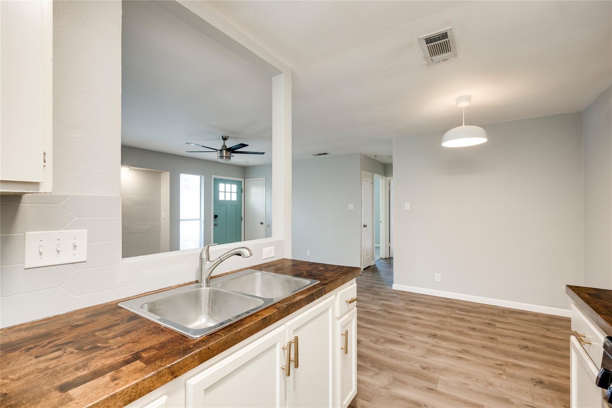 915 Chisholm Cv, Round Rock, TX 78681