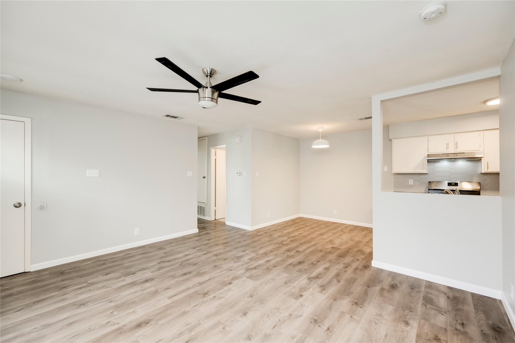 915 Chisholm Cv, Round Rock, TX 78681