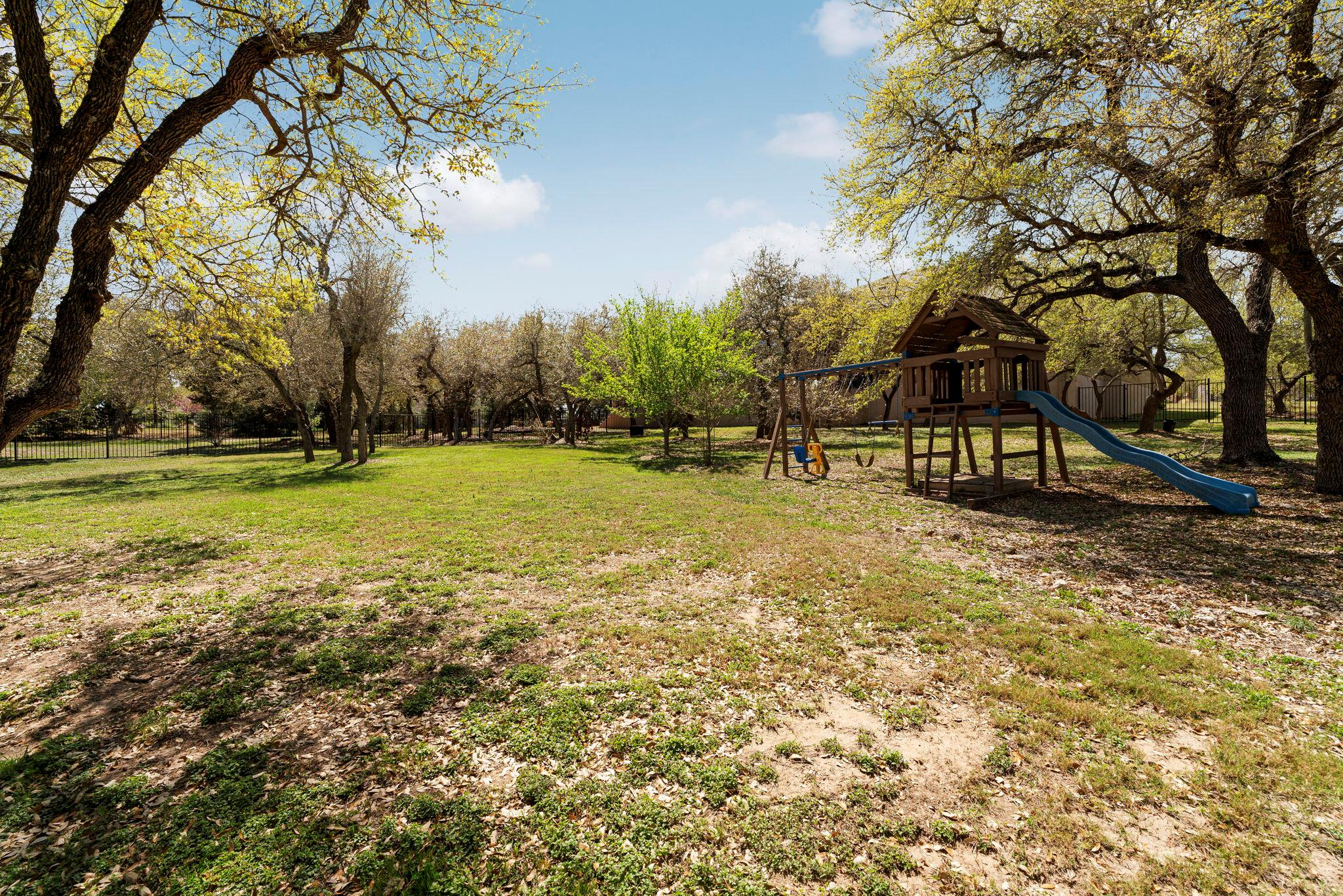 9709 Avion Cv, Dripping Springs, TX 78620