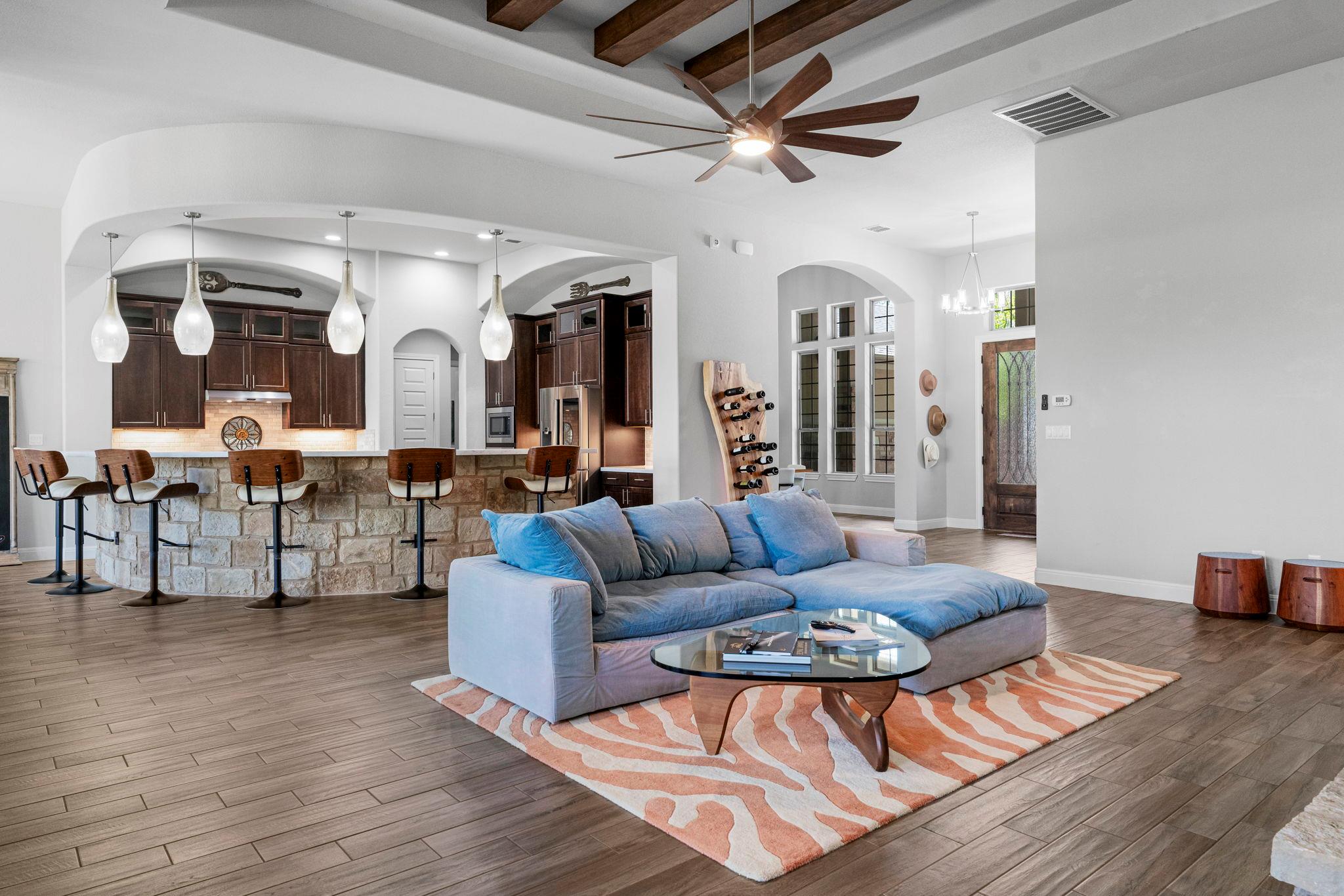 9709 Avion Cv, Dripping Springs, TX 78620