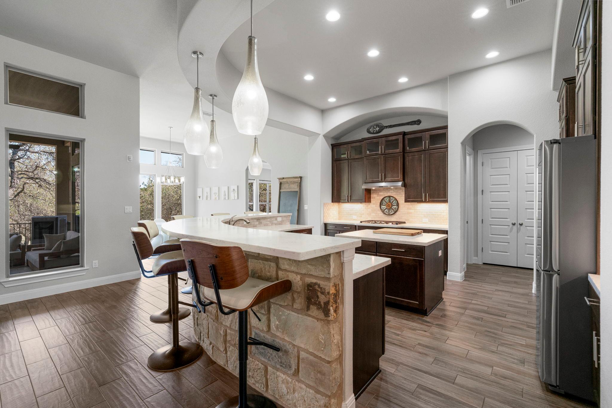 9709 Avion Cv, Dripping Springs, TX 78620