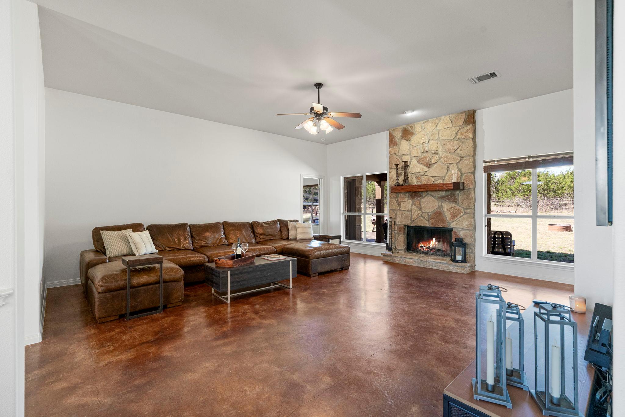 463 Beauchamp Rd, Dripping Springs, TX 78620
