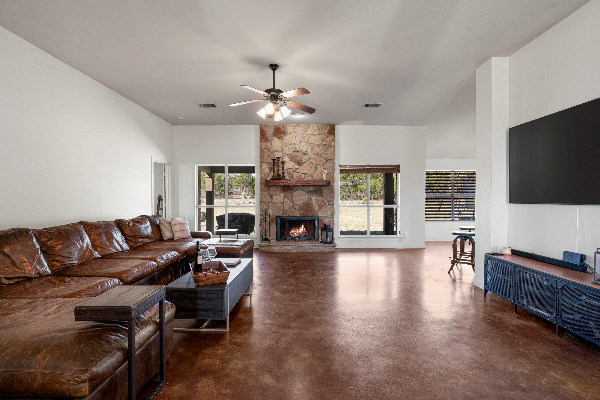 463 Beauchamp Rd, Dripping Springs, TX 78620