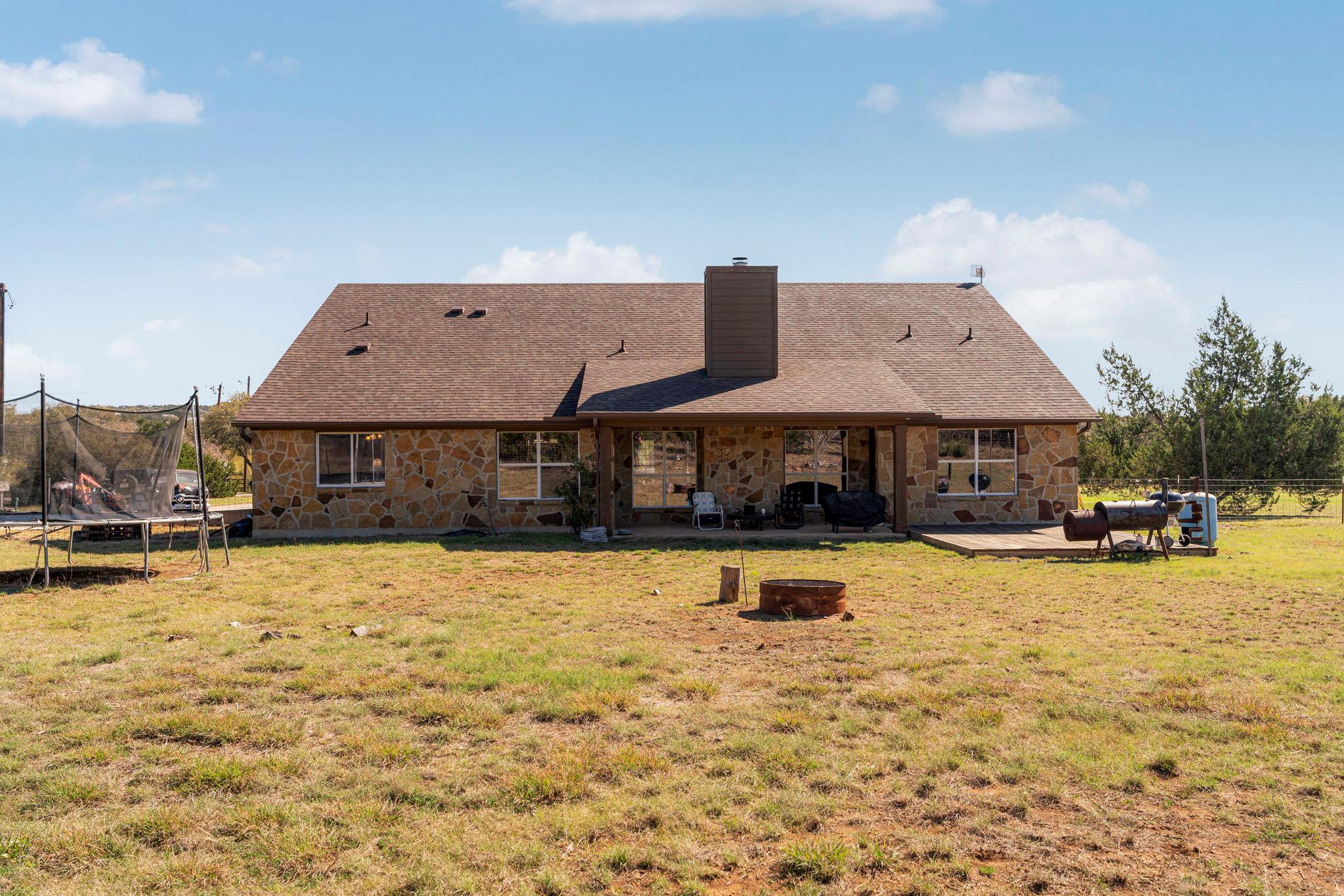 463 Beauchamp Rd, Dripping Springs, TX 78620