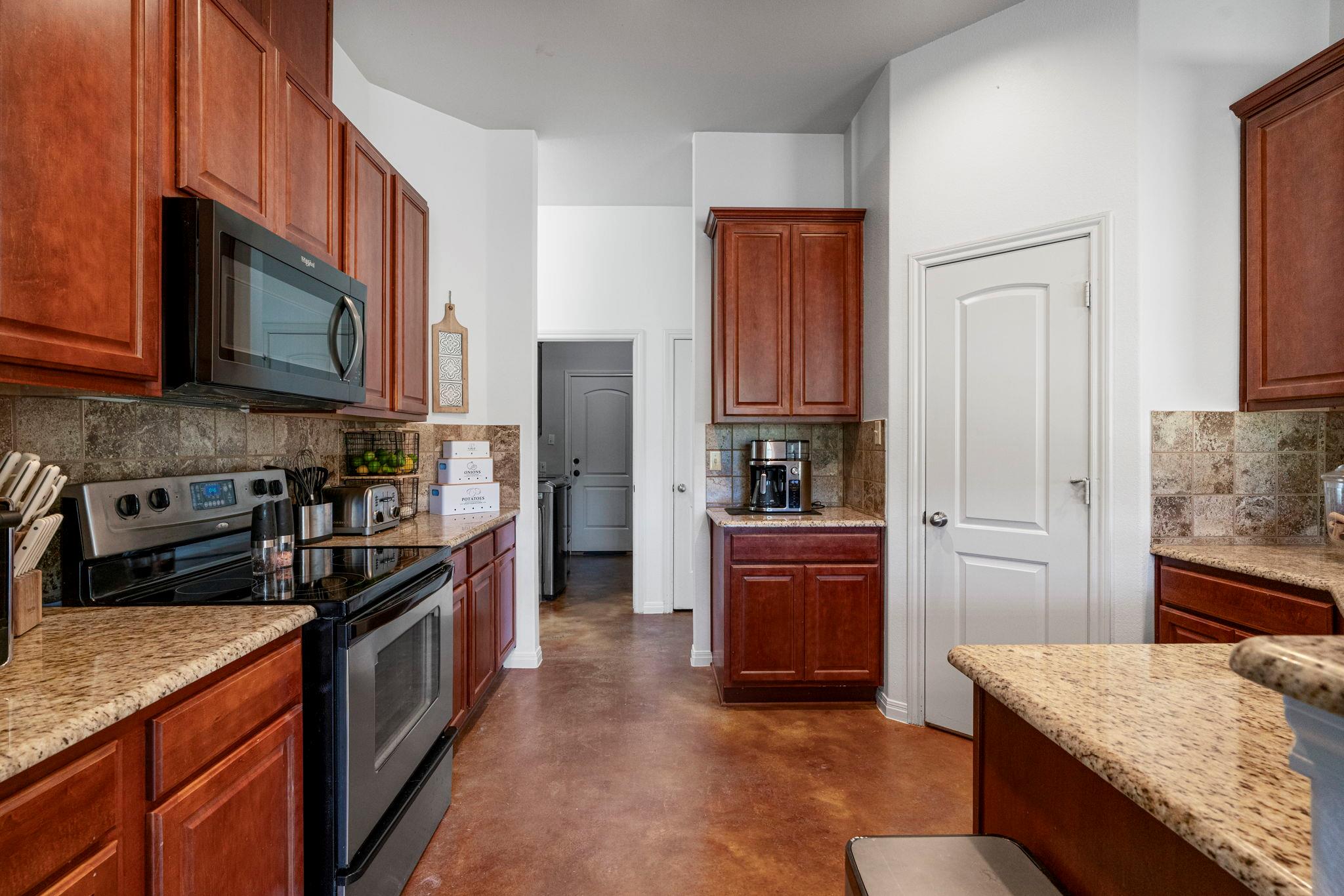 463 Beauchamp Rd, Dripping Springs, TX 78620