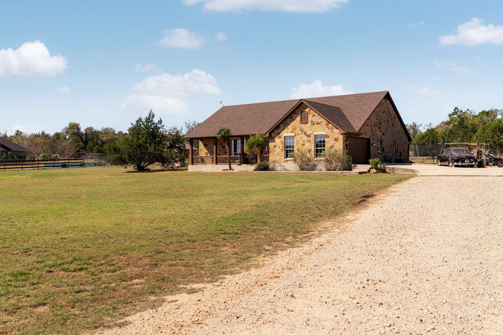 463 Beauchamp Rd, Dripping Springs, TX 78620