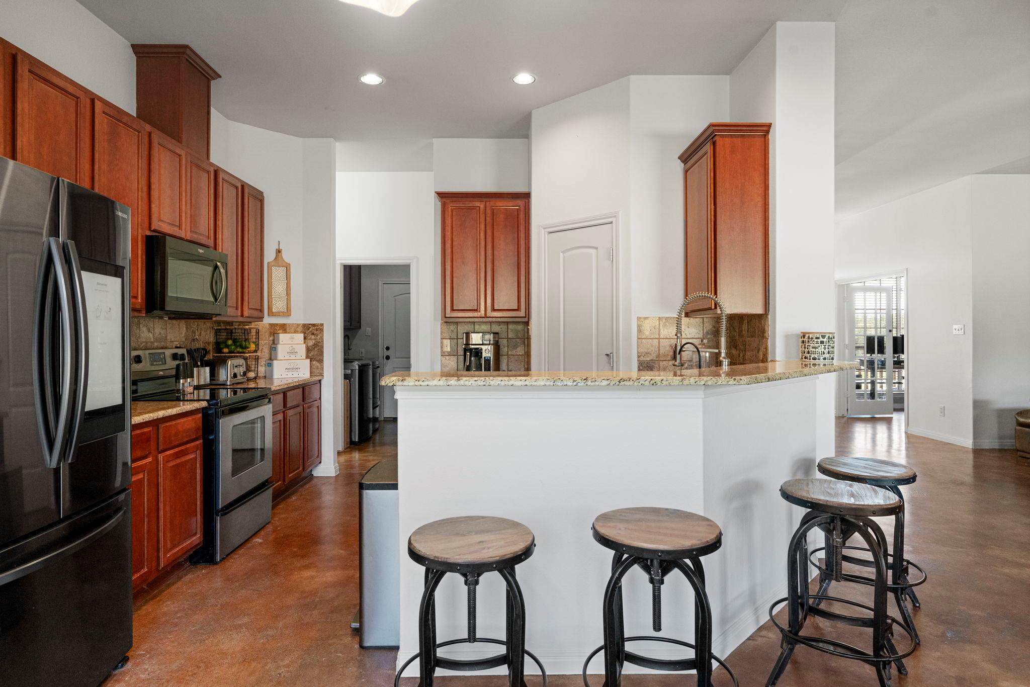 463 Beauchamp Rd, Dripping Springs, TX 78620