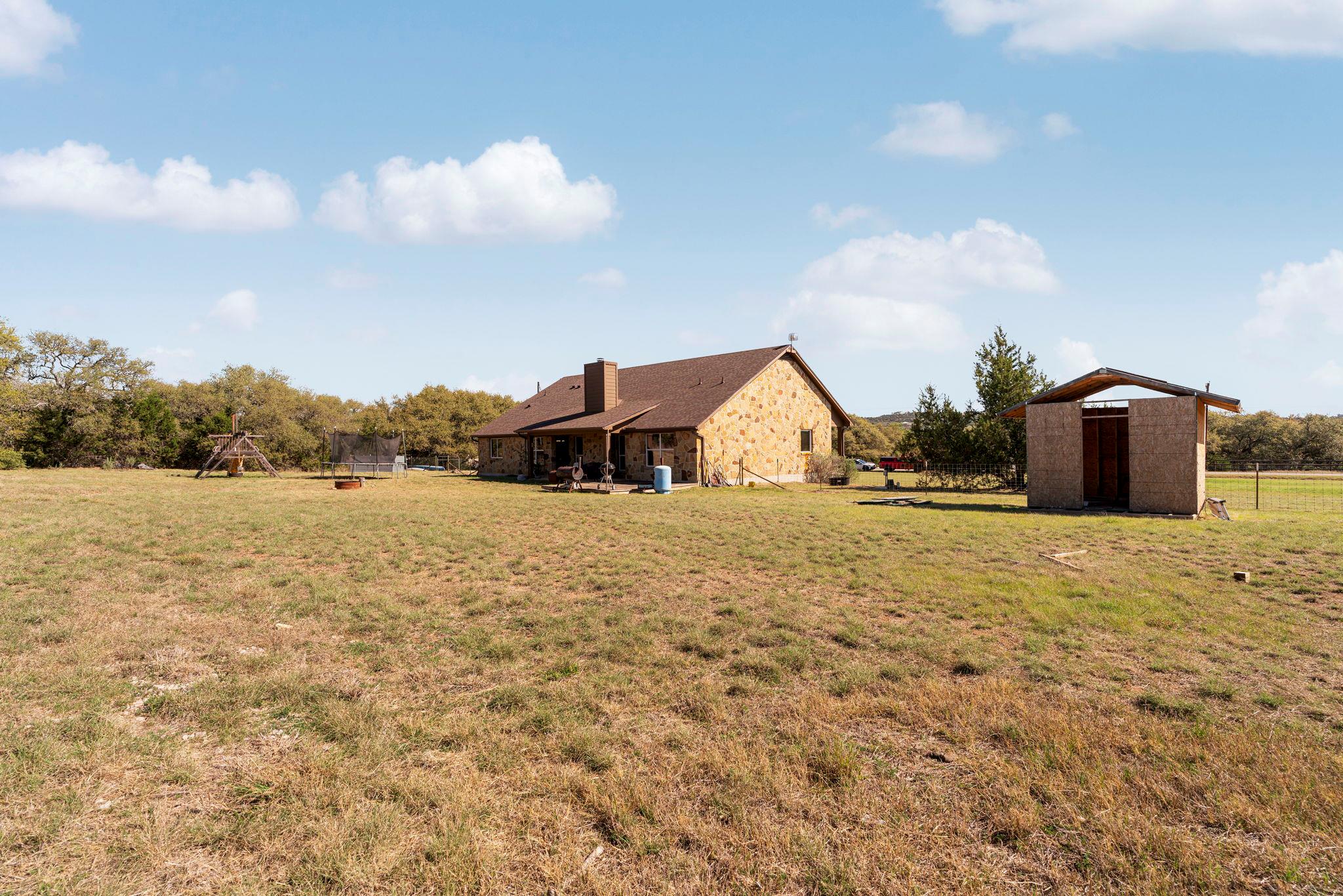 463 Beauchamp Rd, Dripping Springs, TX 78620