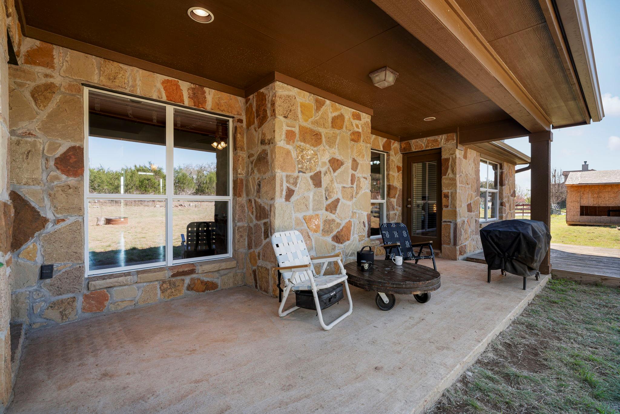 463 Beauchamp Rd, Dripping Springs, TX 78620