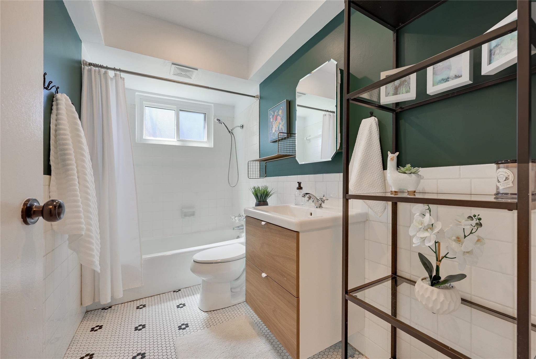 9811 Marlborough Dr, Austin, TX 78753