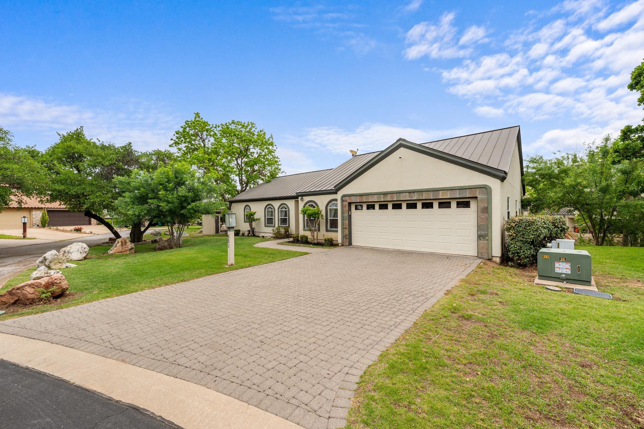 521 Lucy Ln, Horseshoe Bay, TX 78657