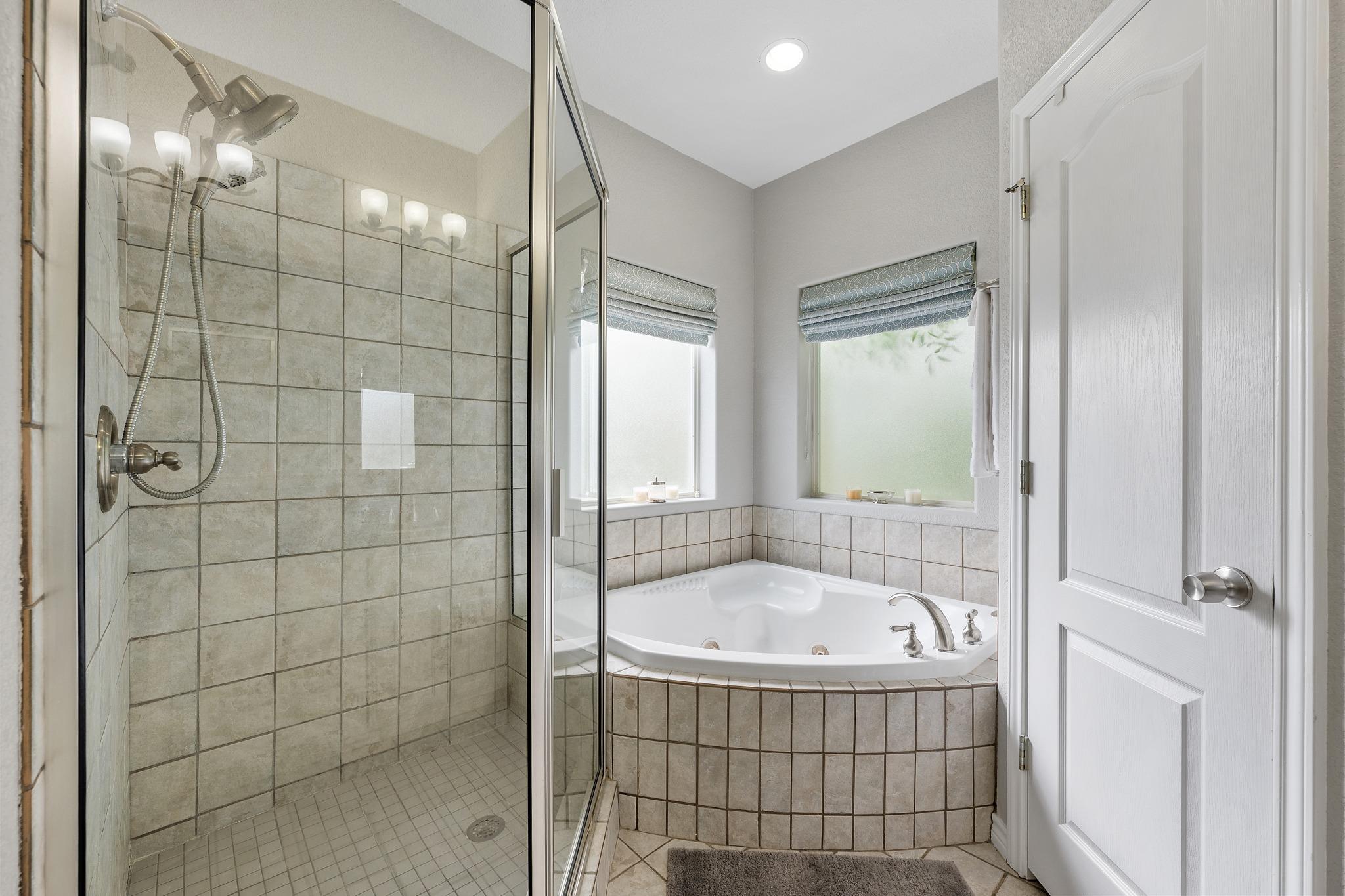 521 Lucy Ln, Horseshoe Bay, TX 78657