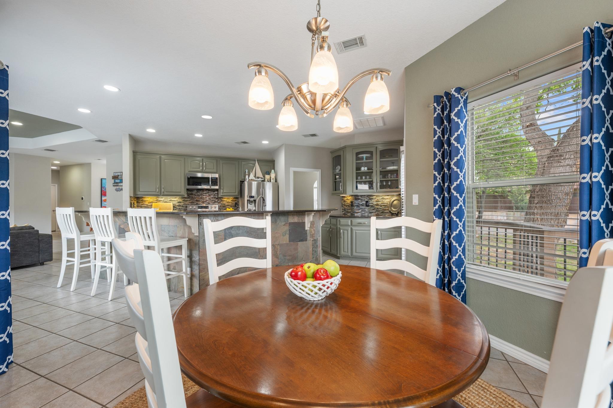 521 Lucy Ln, Horseshoe Bay, TX 78657