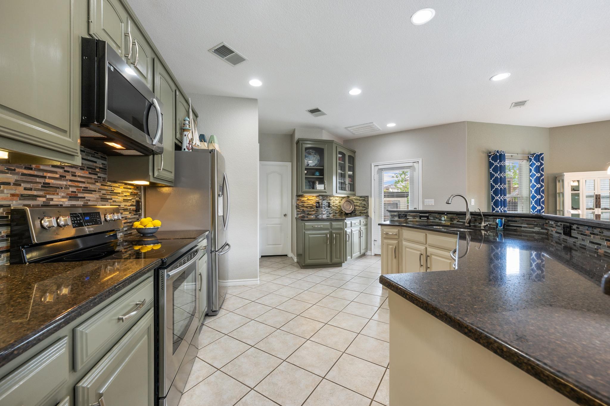 521 Lucy Ln, Horseshoe Bay, TX 78657