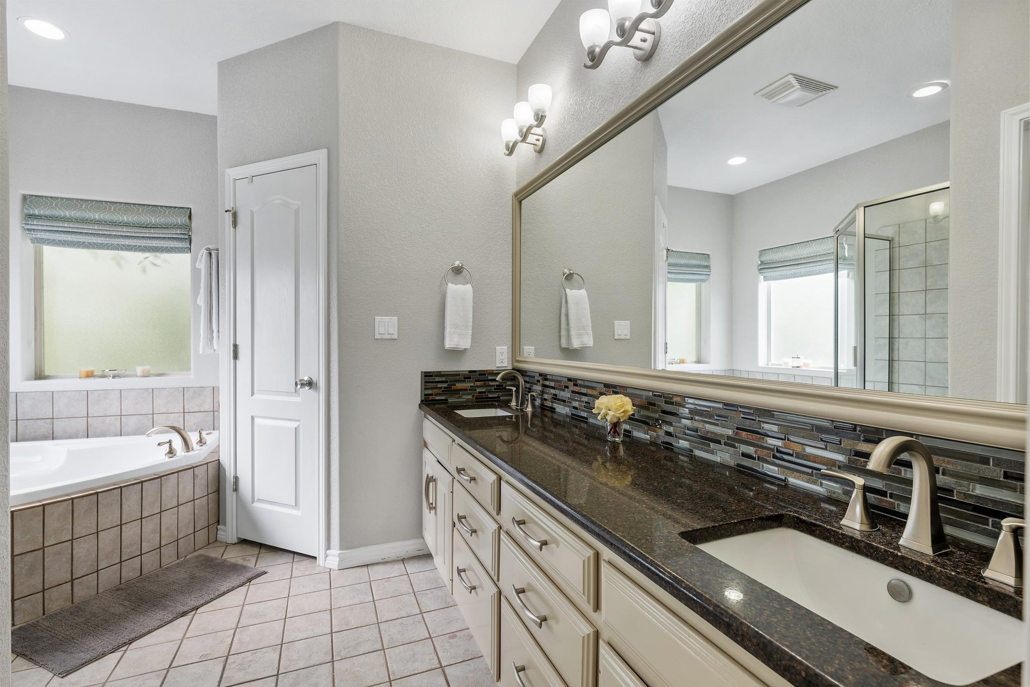 521 Lucy Ln, Horseshoe Bay, TX 78657