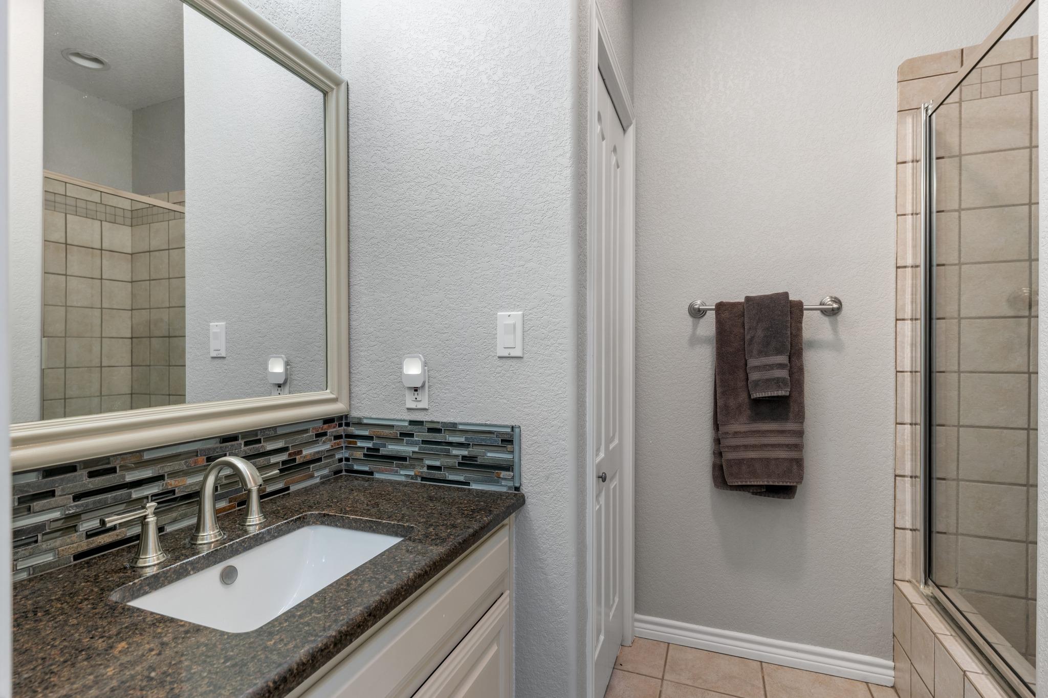 521 Lucy Ln, Horseshoe Bay, TX 78657