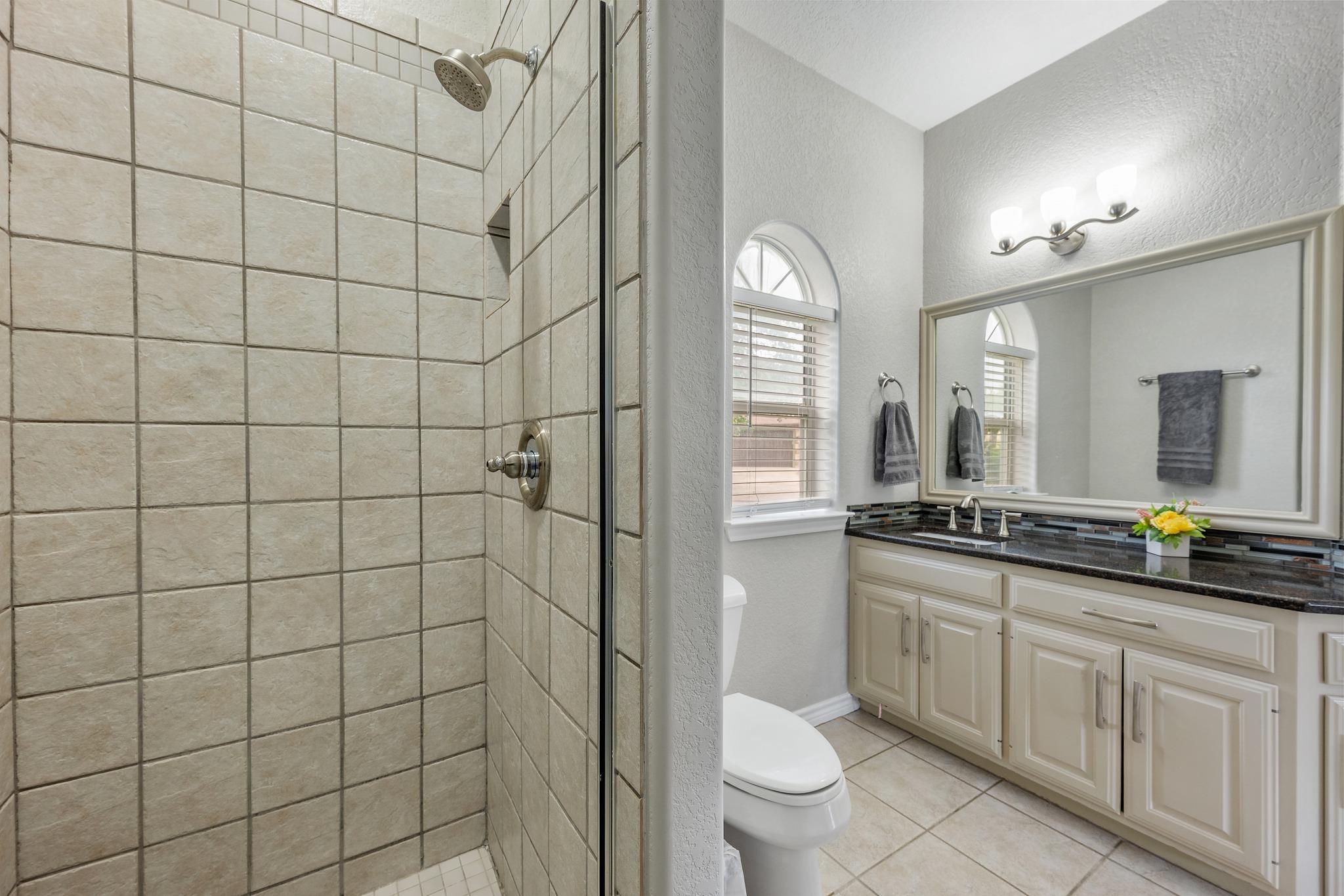 521 Lucy Ln, Horseshoe Bay, TX 78657