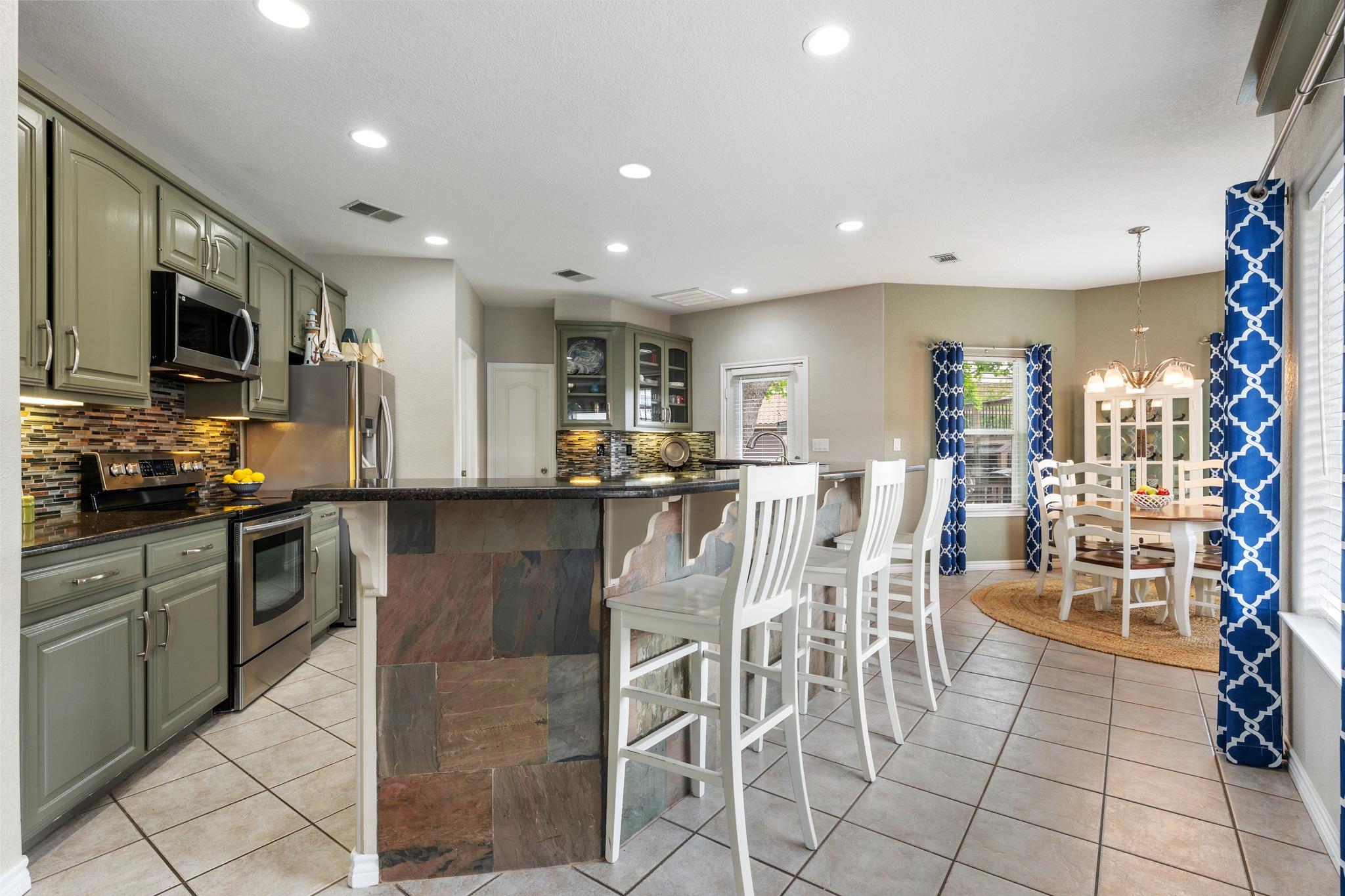 521 Lucy Ln, Horseshoe Bay, TX 78657