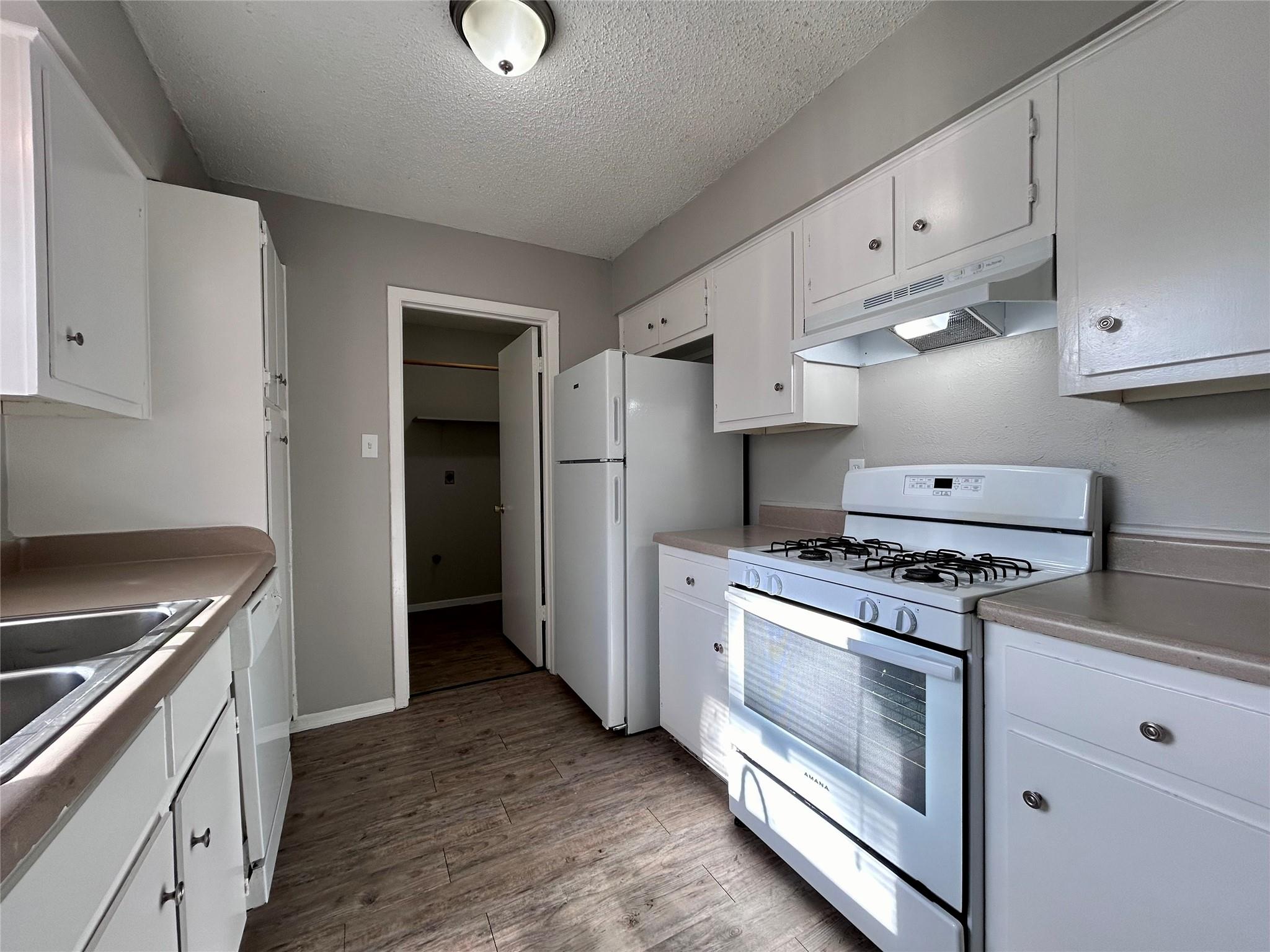 10409 Golden Meadow Dr # B, Austin, TX 78758