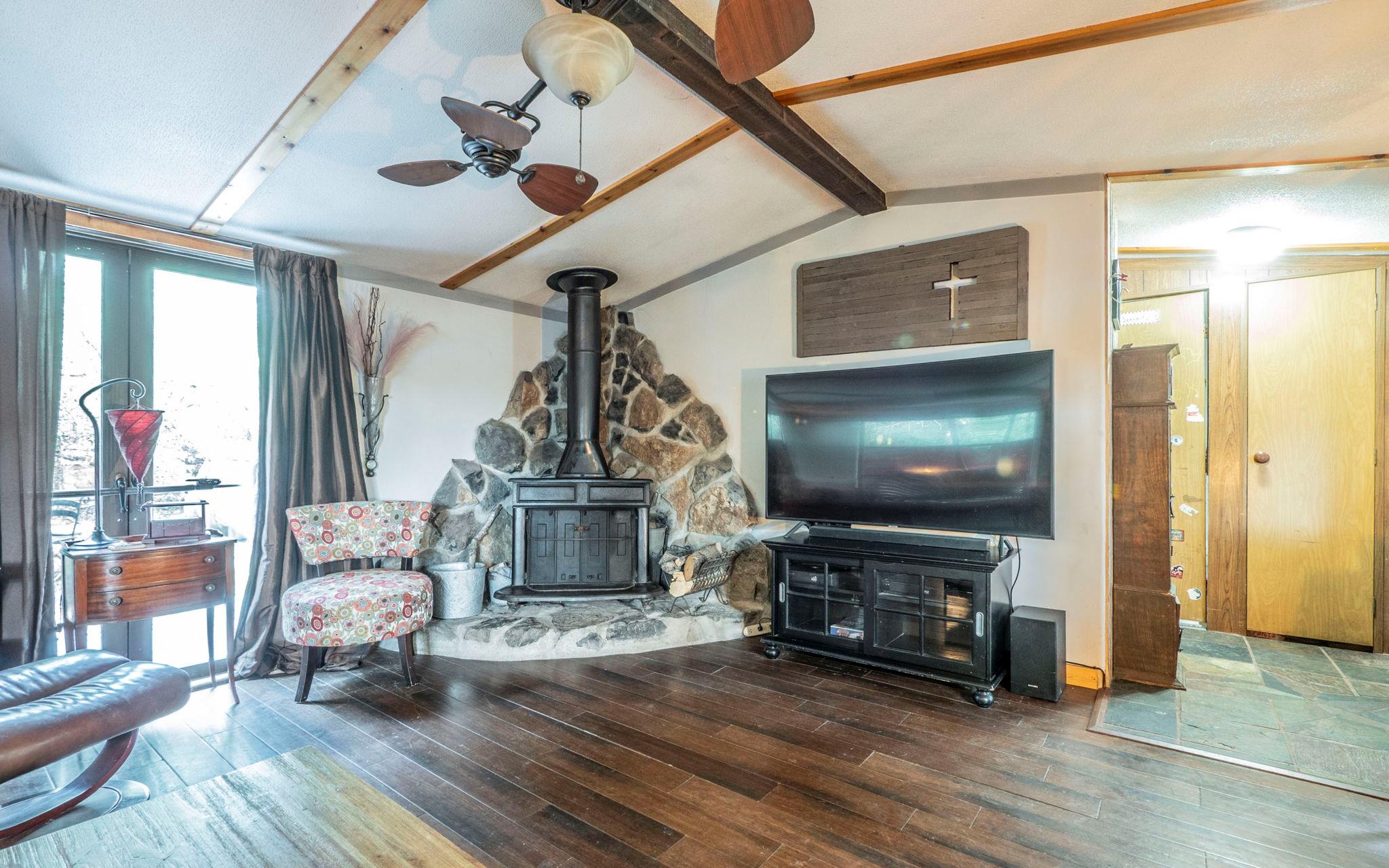 210 W Lakeshore Dr, Dripping Springs, TX 78620