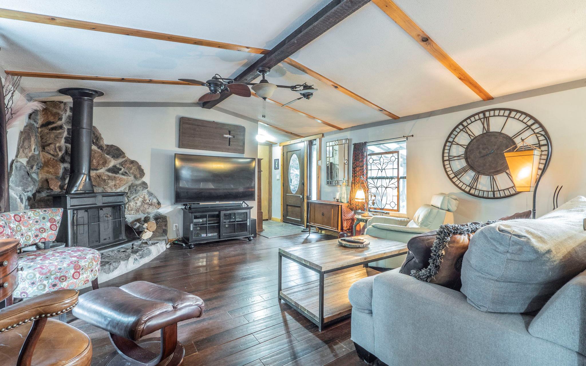 210 W Lakeshore Dr, Dripping Springs, TX 78620