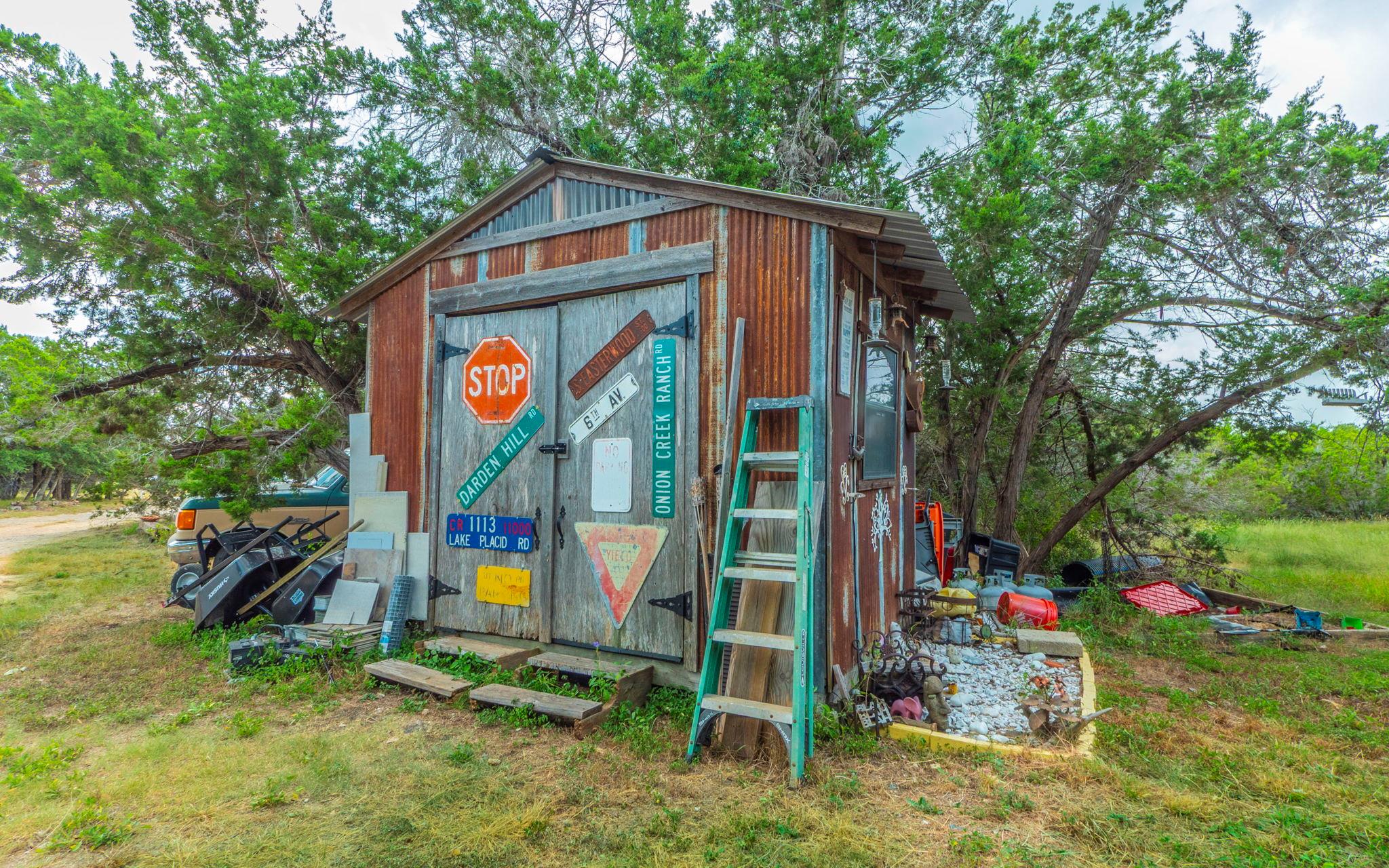 210 W Lakeshore Dr, Dripping Springs, TX 78620