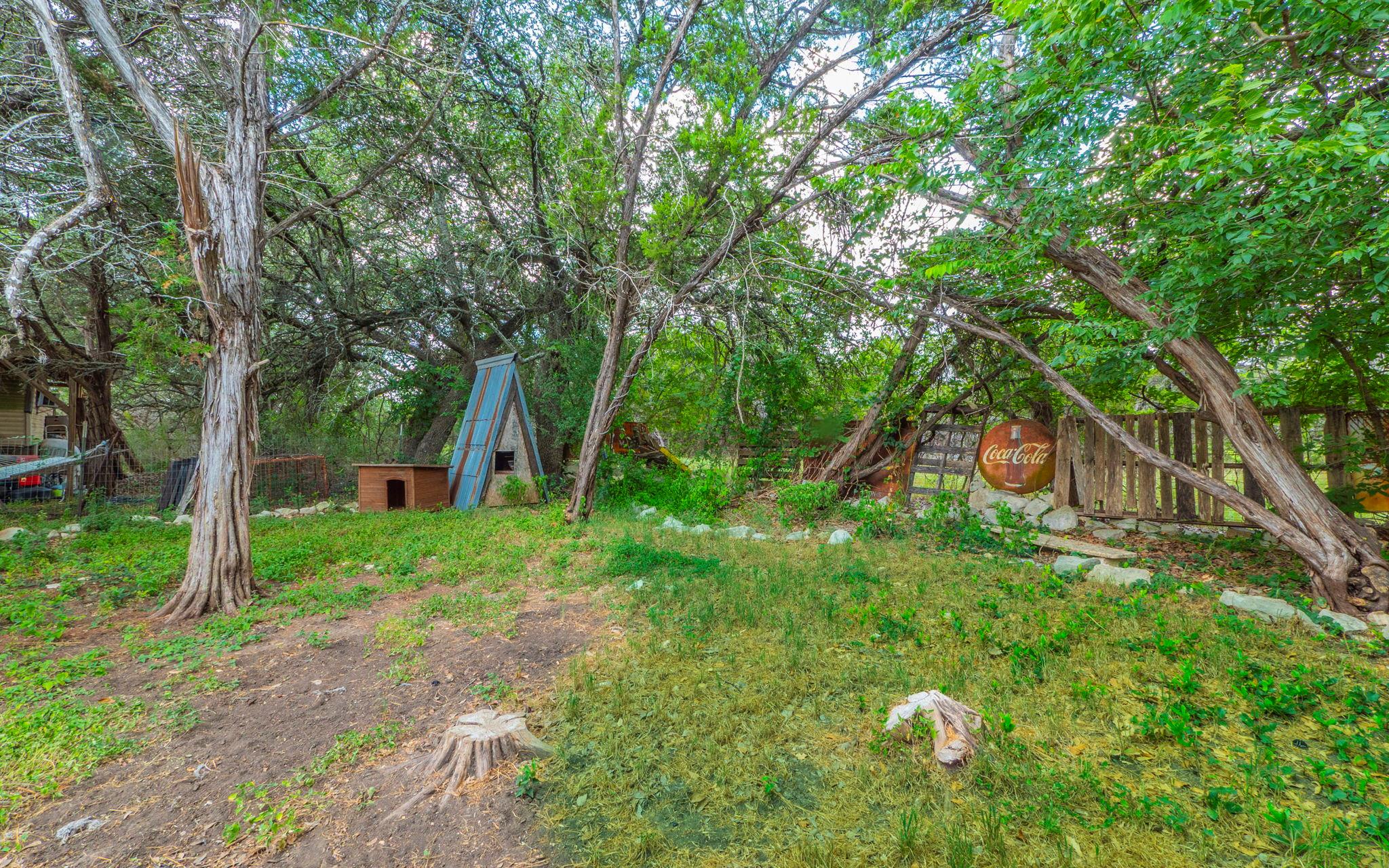 210 W Lakeshore Dr, Dripping Springs, TX 78620