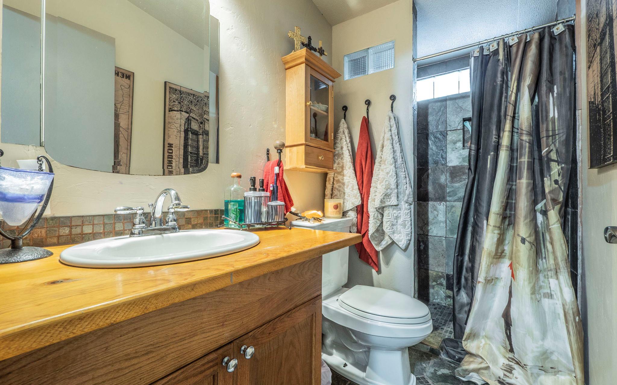 210 W Lakeshore Dr, Dripping Springs, TX 78620