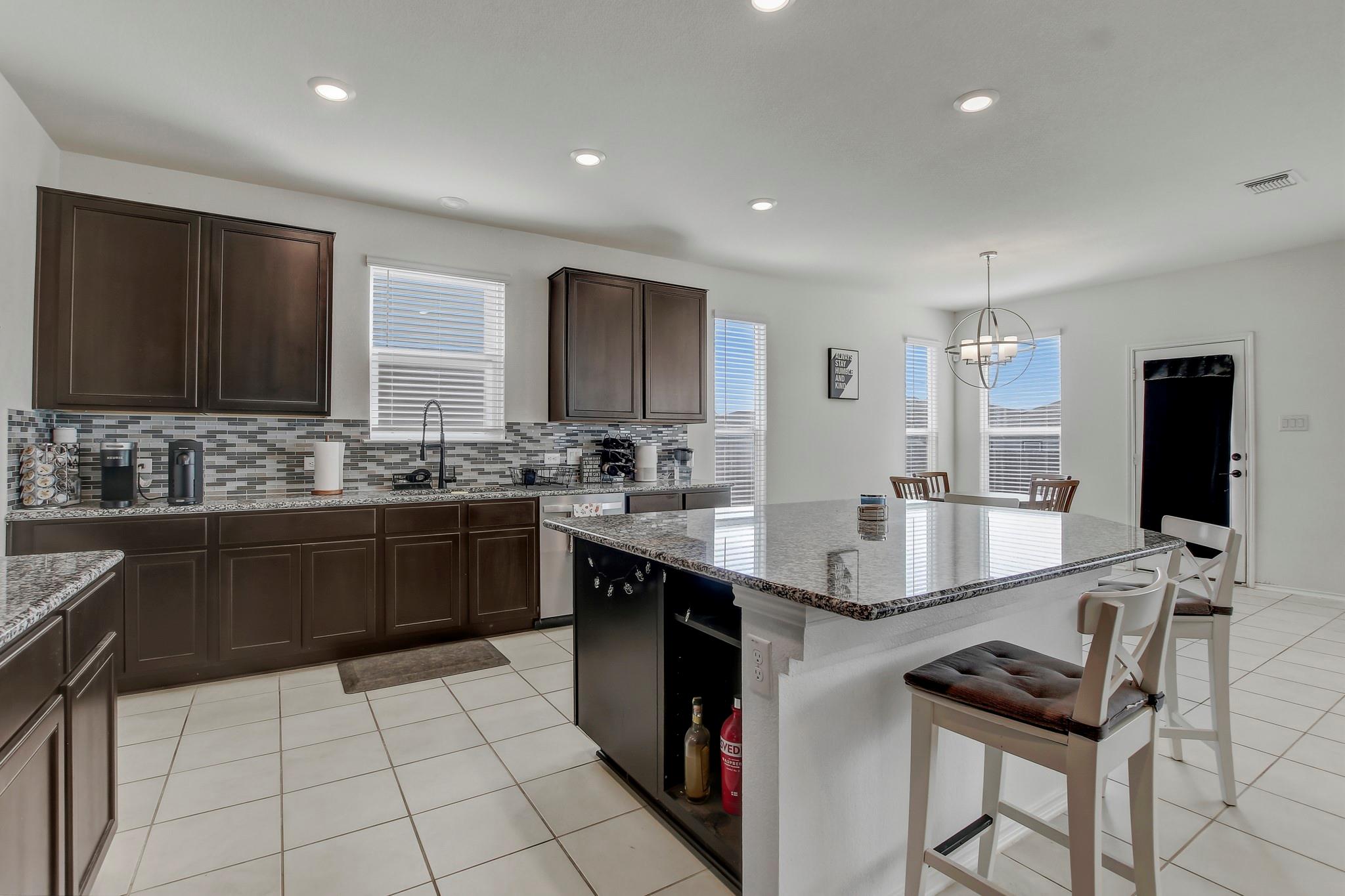 180 Outlaw Dr, Jarrell, TX 76537