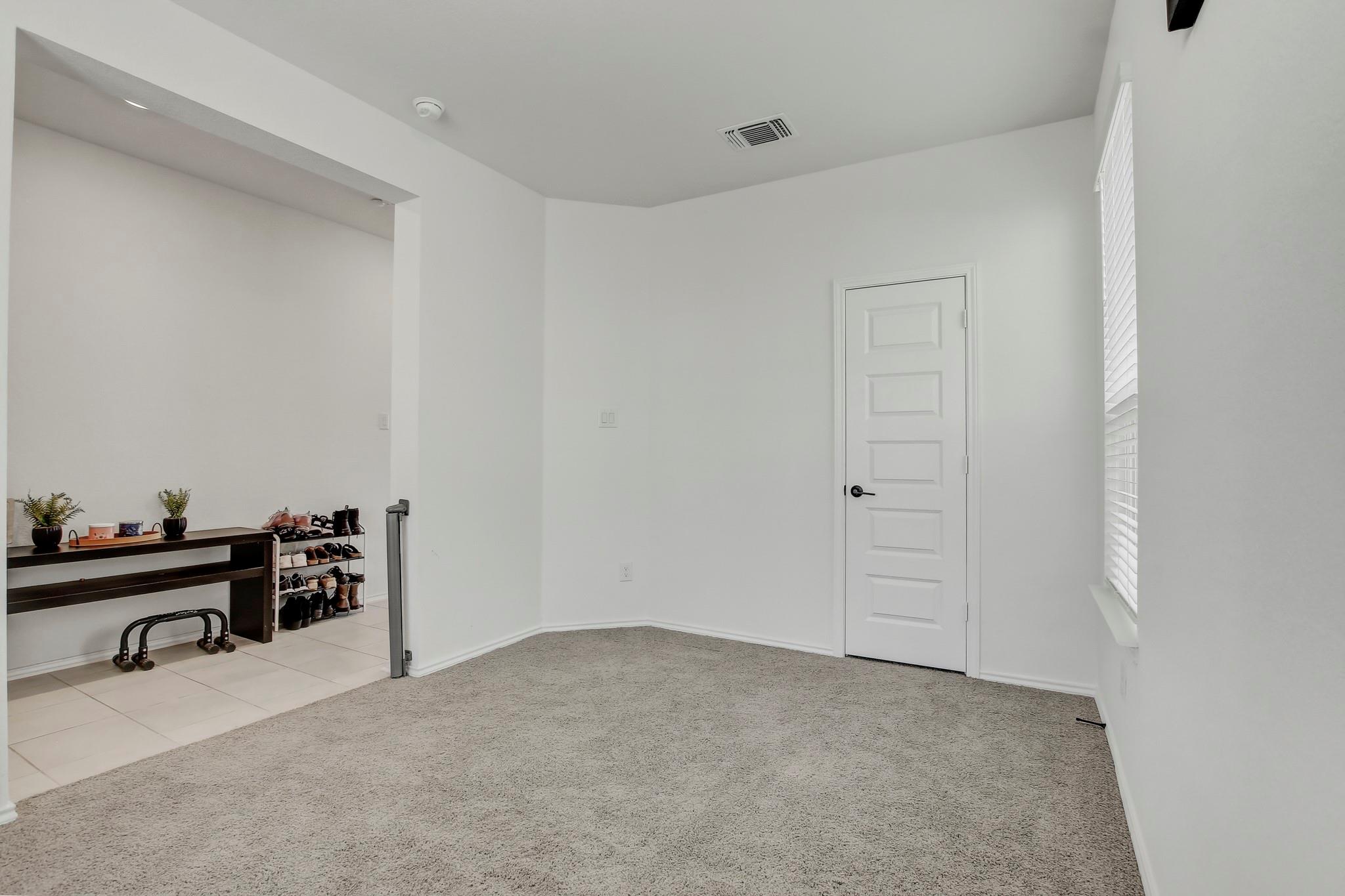 180 Outlaw Dr, Jarrell, TX 76537