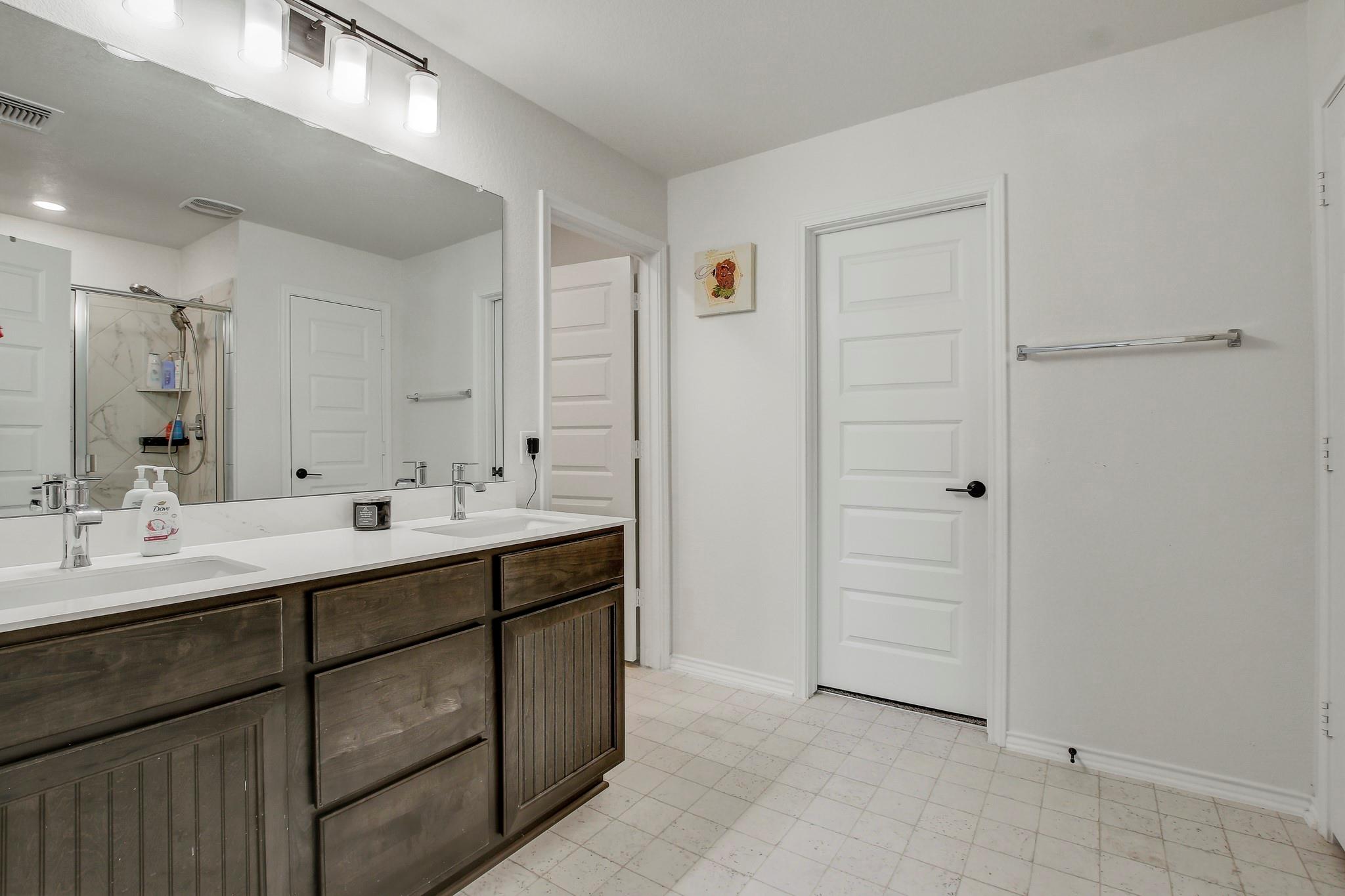 180 Outlaw Dr, Jarrell, TX 76537