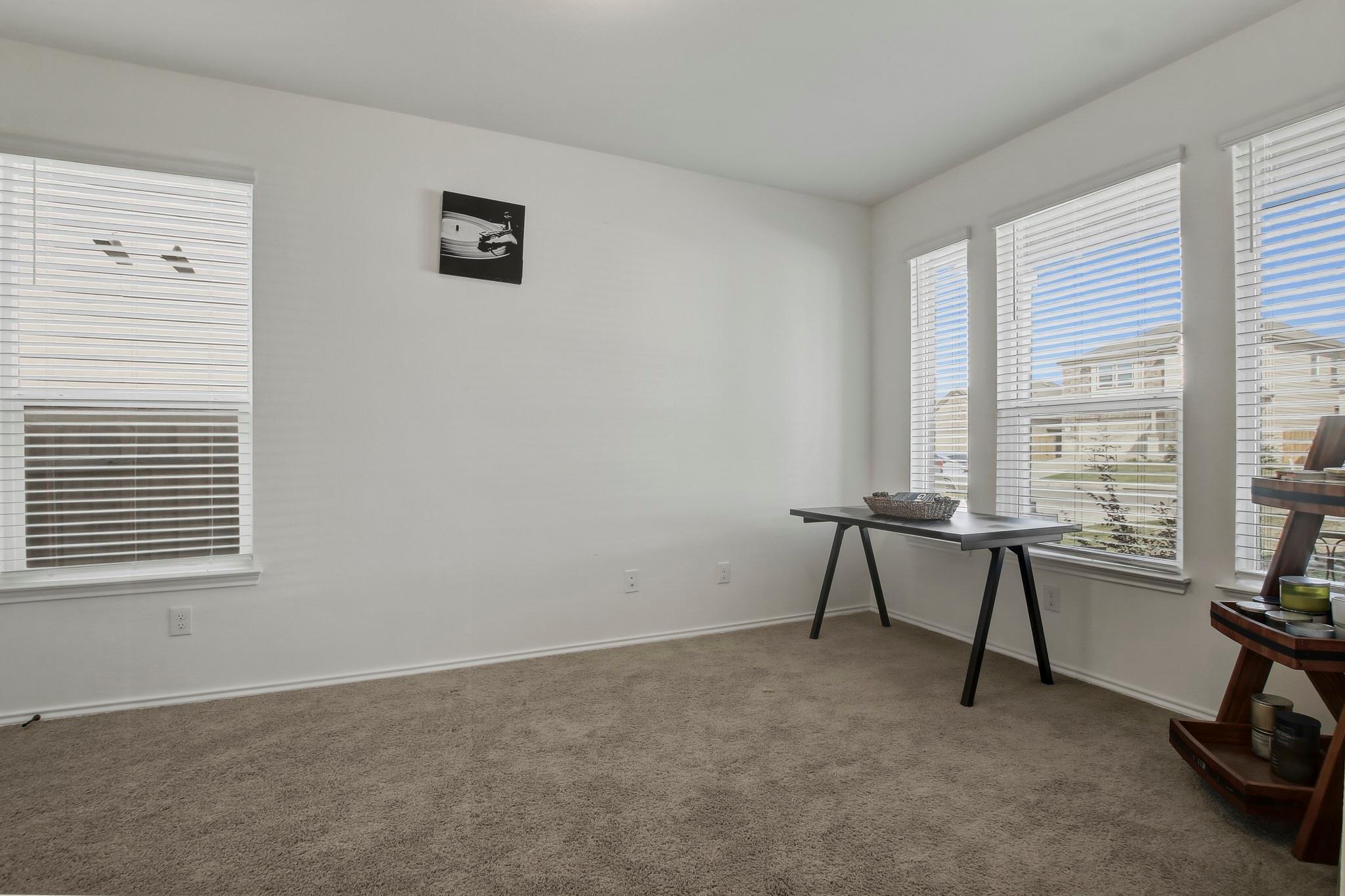 180 Outlaw Dr, Jarrell, TX 76537