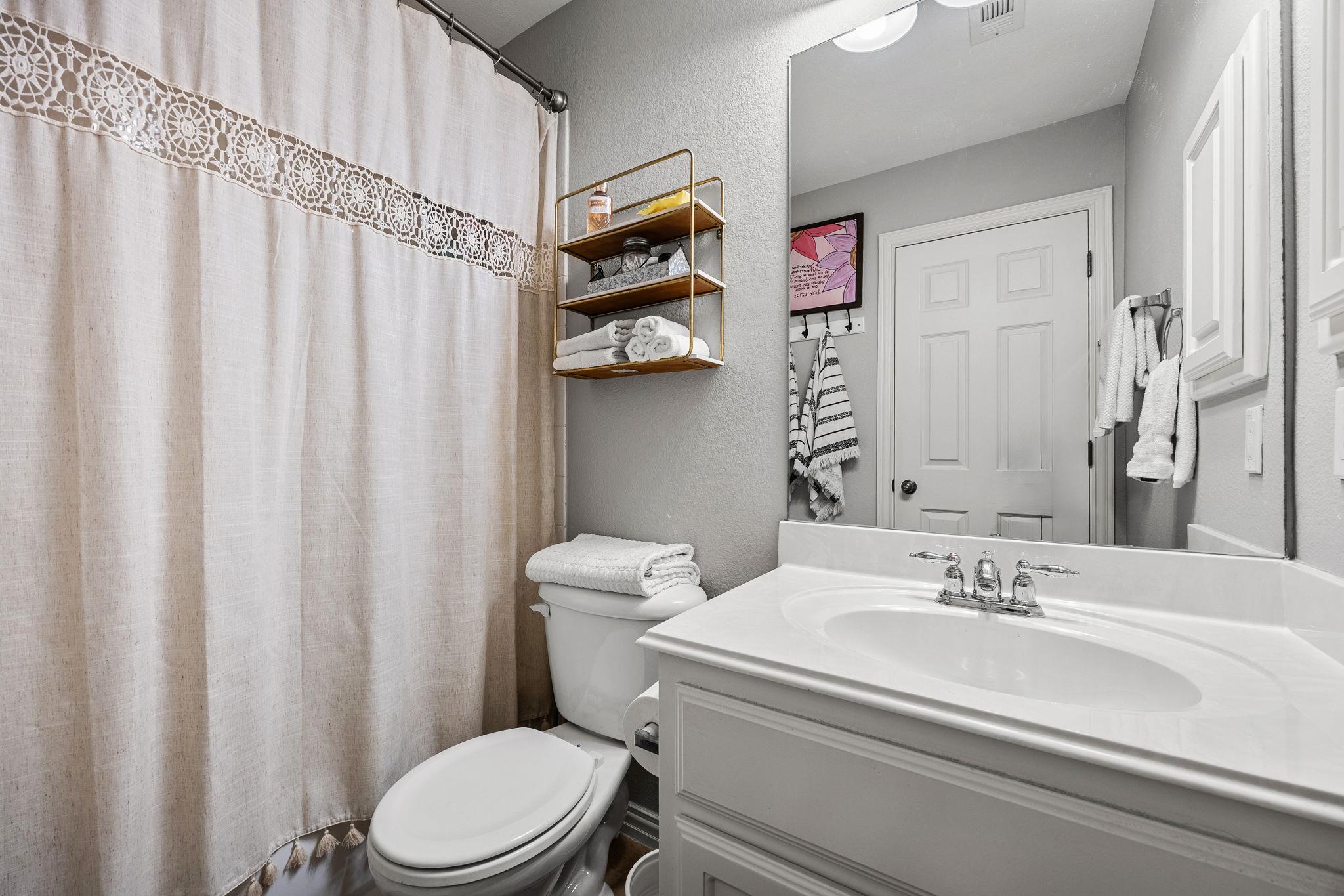 128 Las Colinas Dr, Georgetown, TX 78628