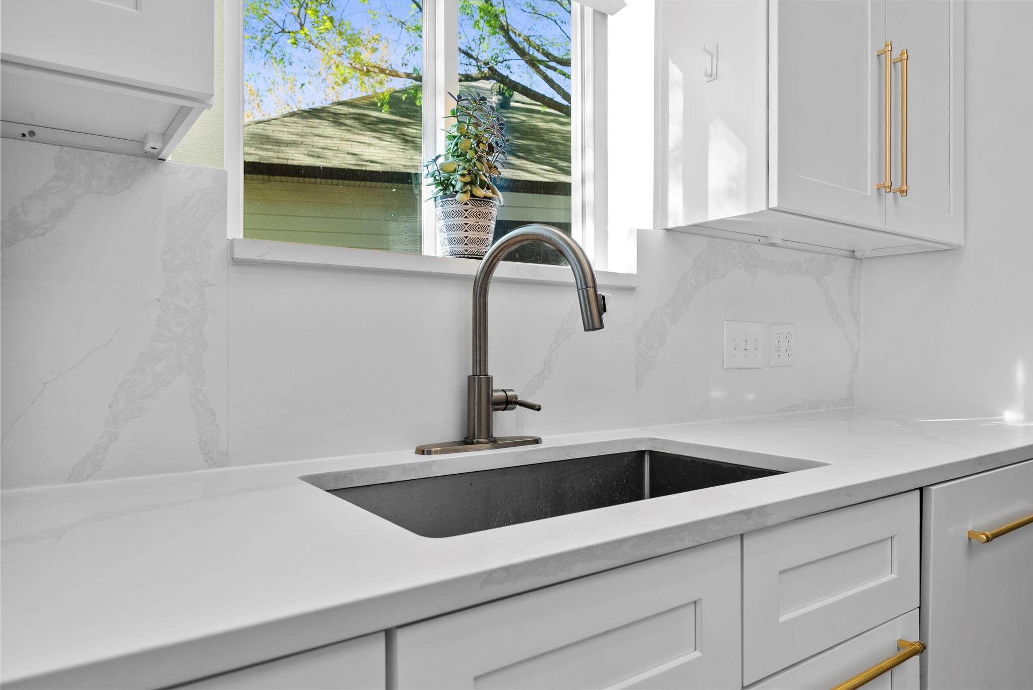 8102 Flashpan Cv, Austin, TX 78729