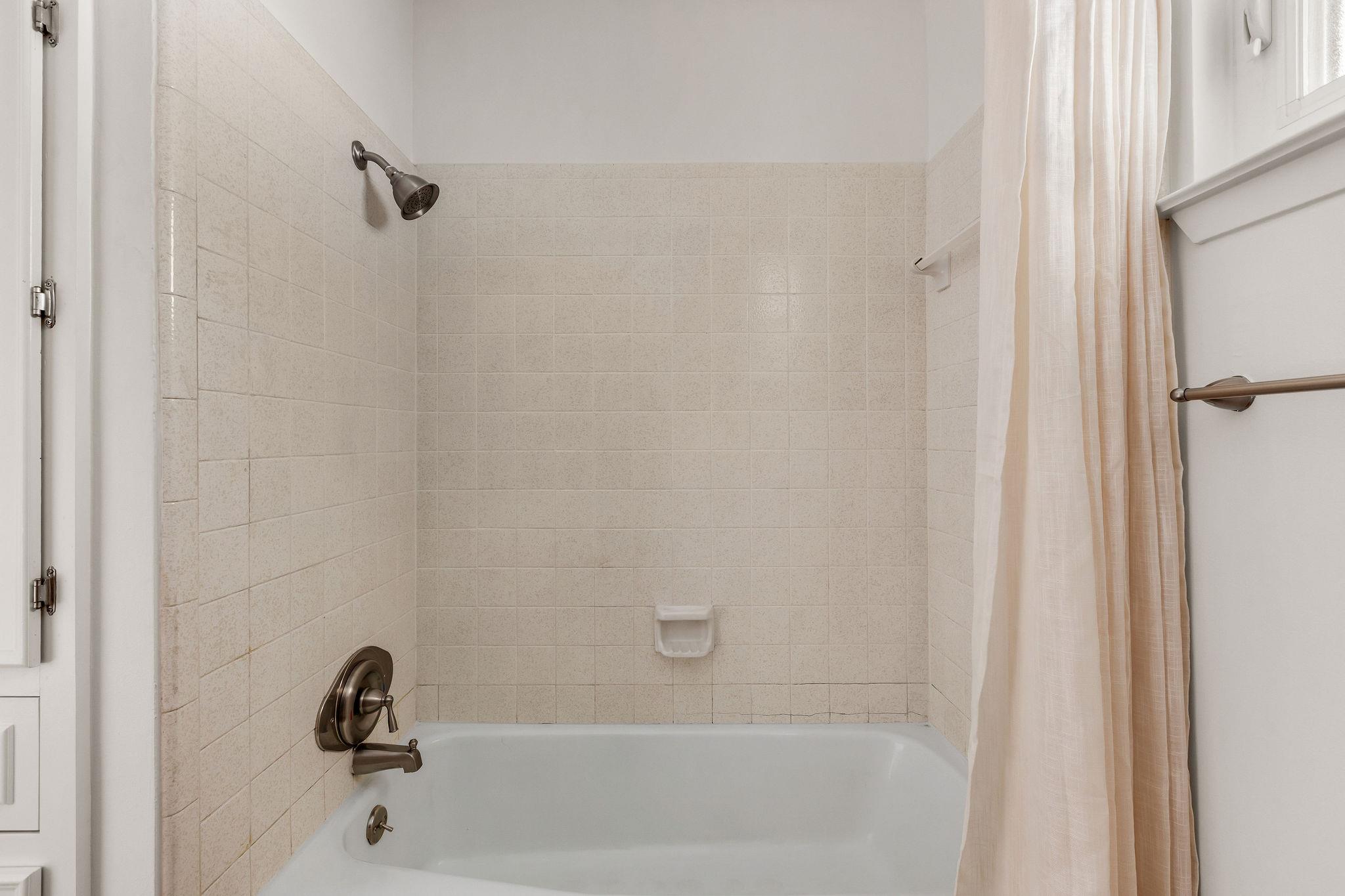 6812 Miranda Dr, Austin, TX 78752