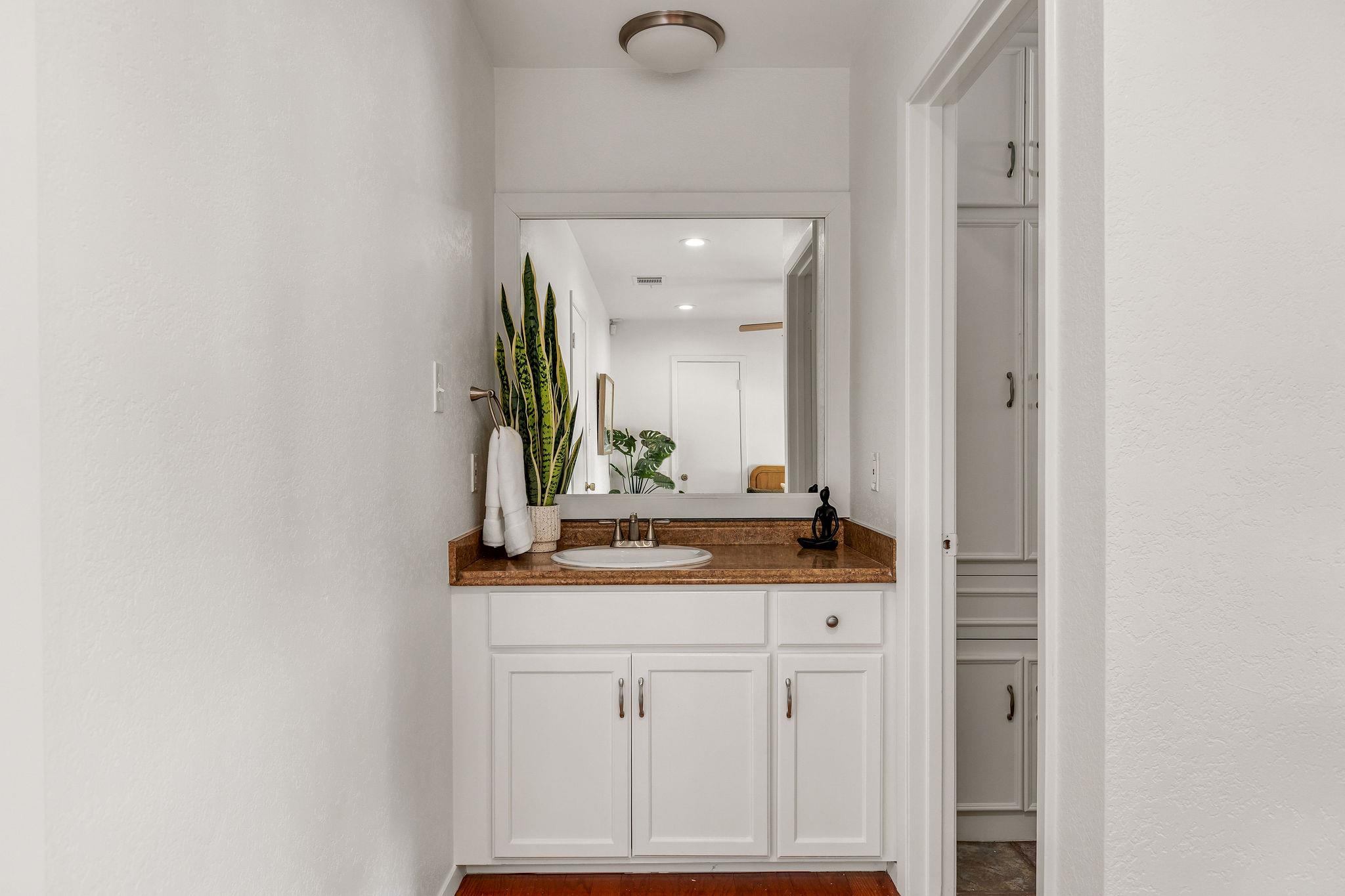 6812 Miranda Dr, Austin, TX 78752