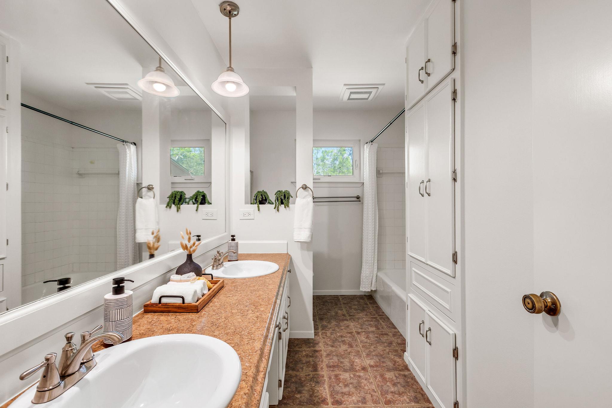 6812 Miranda Dr, Austin, TX 78752