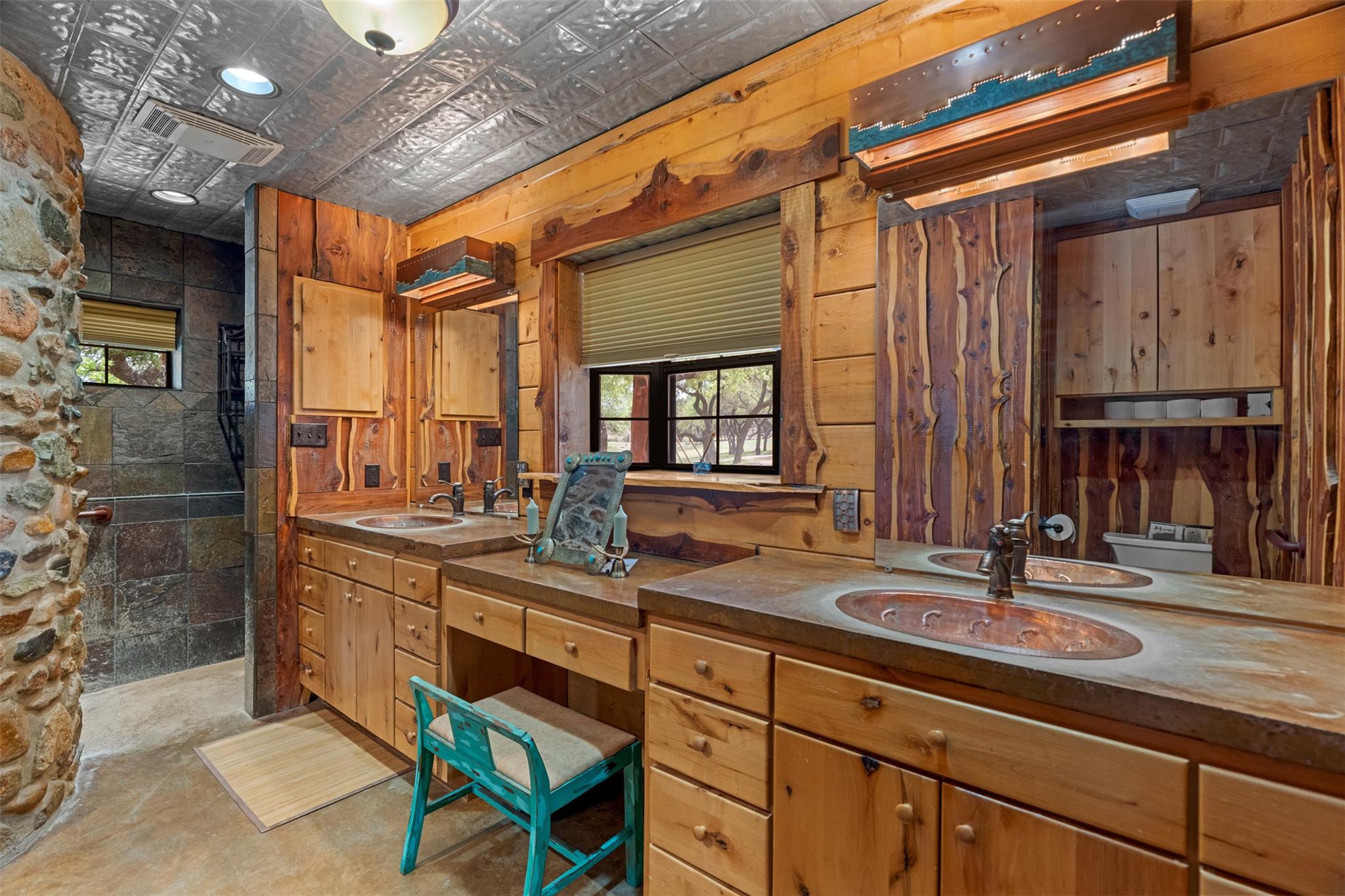 101 Rolling Hills Rd, Blanco, TX 78606