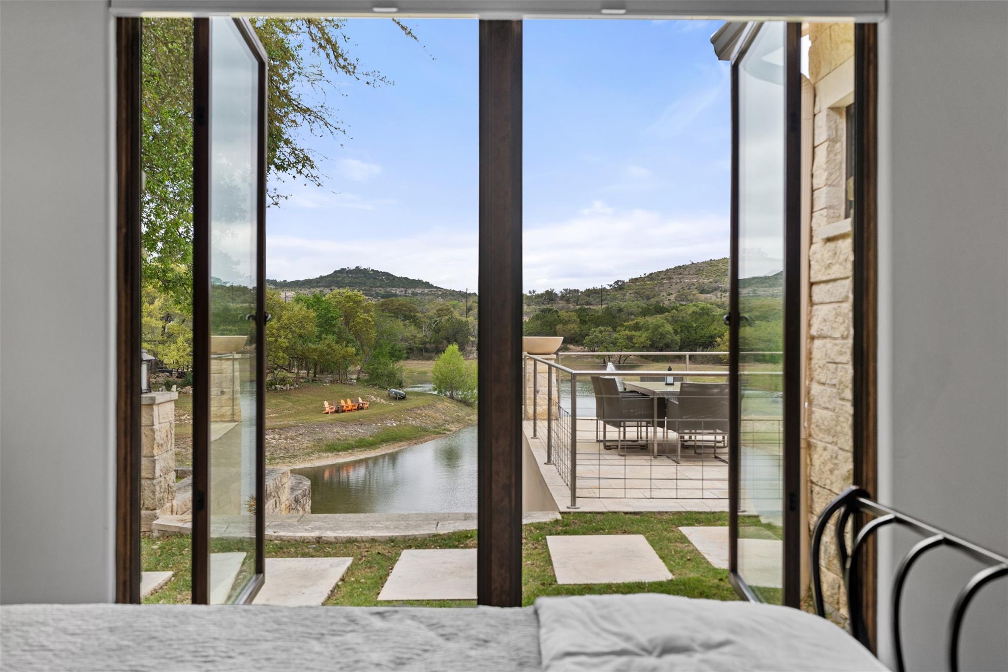 101 Rolling Hills Rd, Blanco, TX 78606