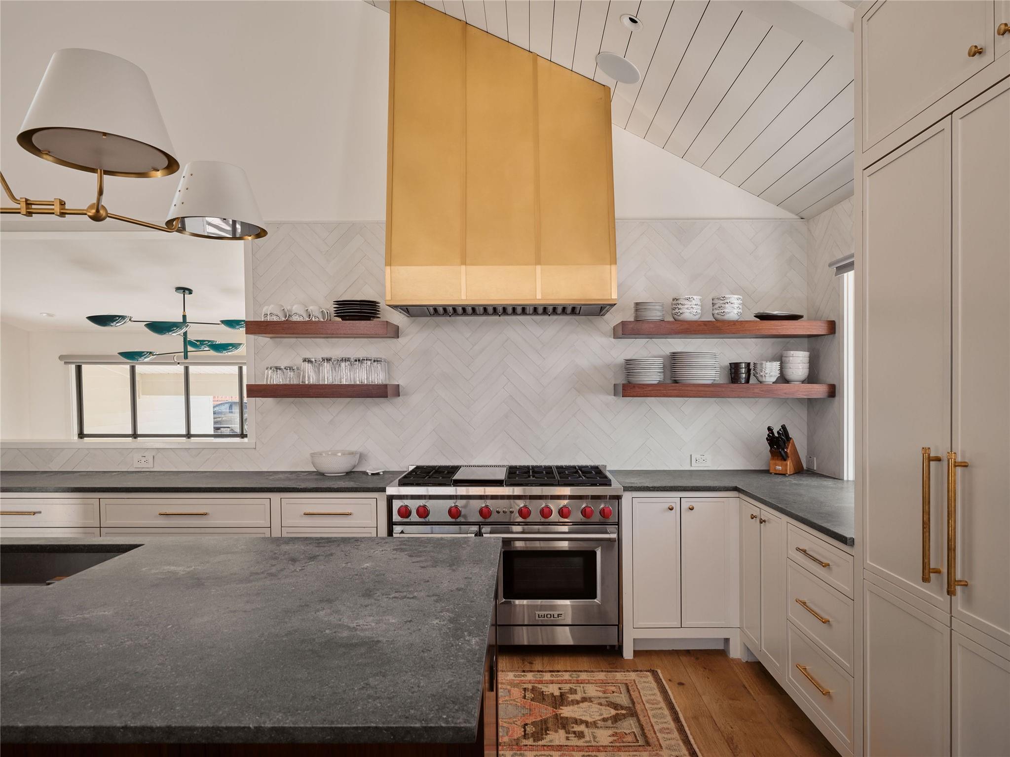 3016 Edgewater Dr, Austin, TX 78733