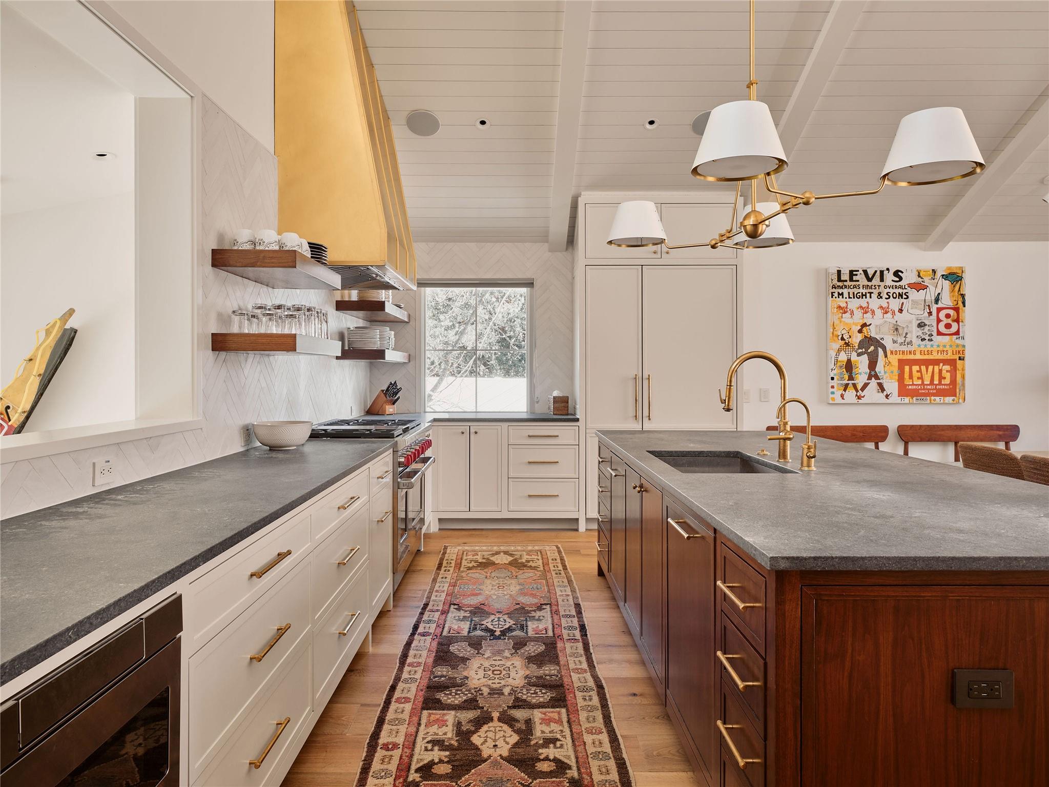 3016 Edgewater Dr, Austin, TX 78733