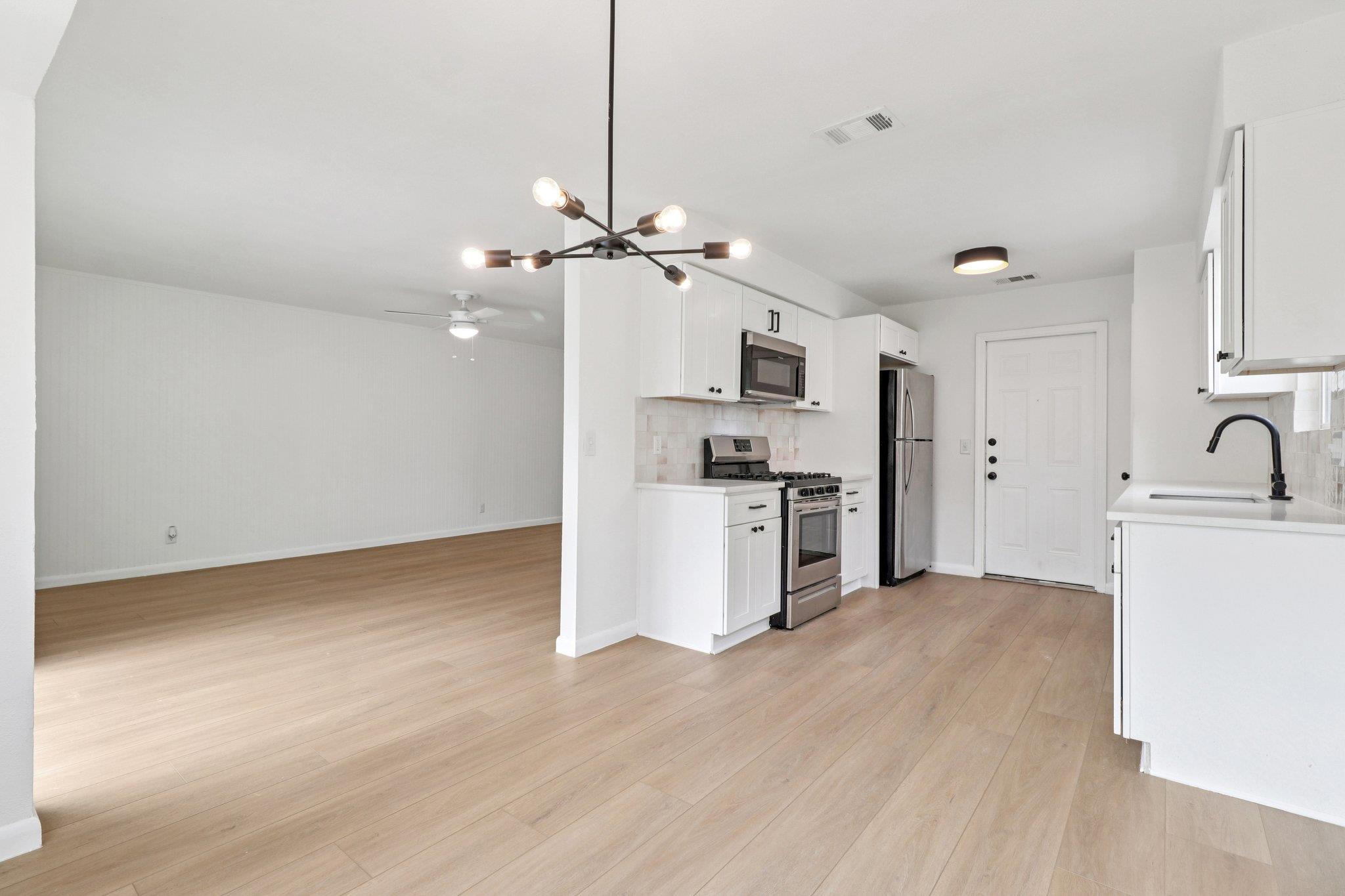 5707 Pino Ln, Austin, TX 78744