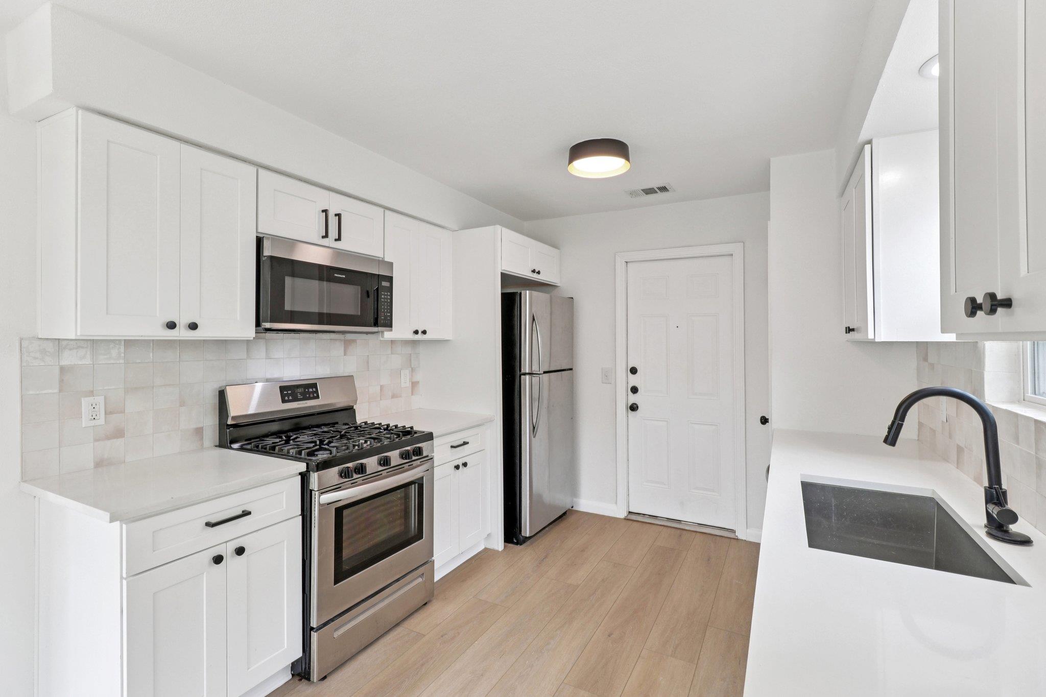 5707 Pino Ln, Austin, TX 78744