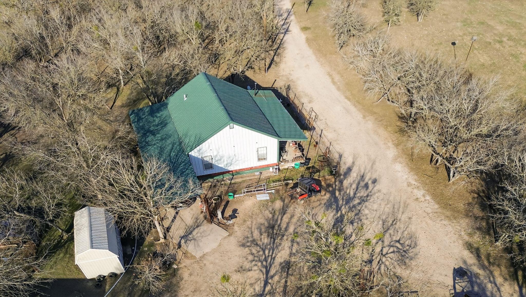 885 Longhollow Rd, Dale, TX 78616