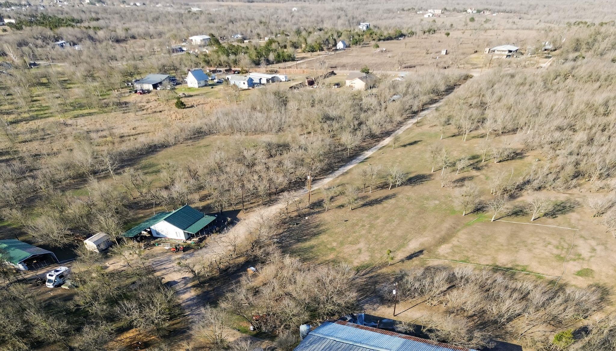 885 Longhollow Rd, Dale, TX 78616