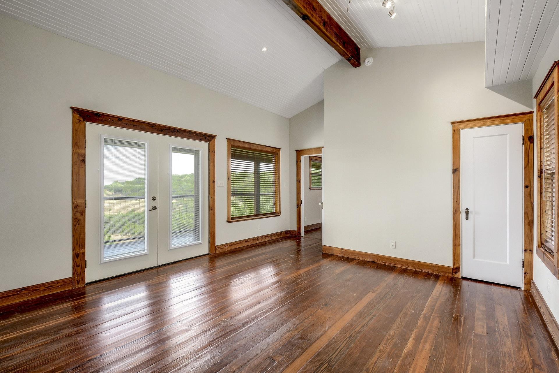 21300 Crestmont # B, Spicewood, TX 78669