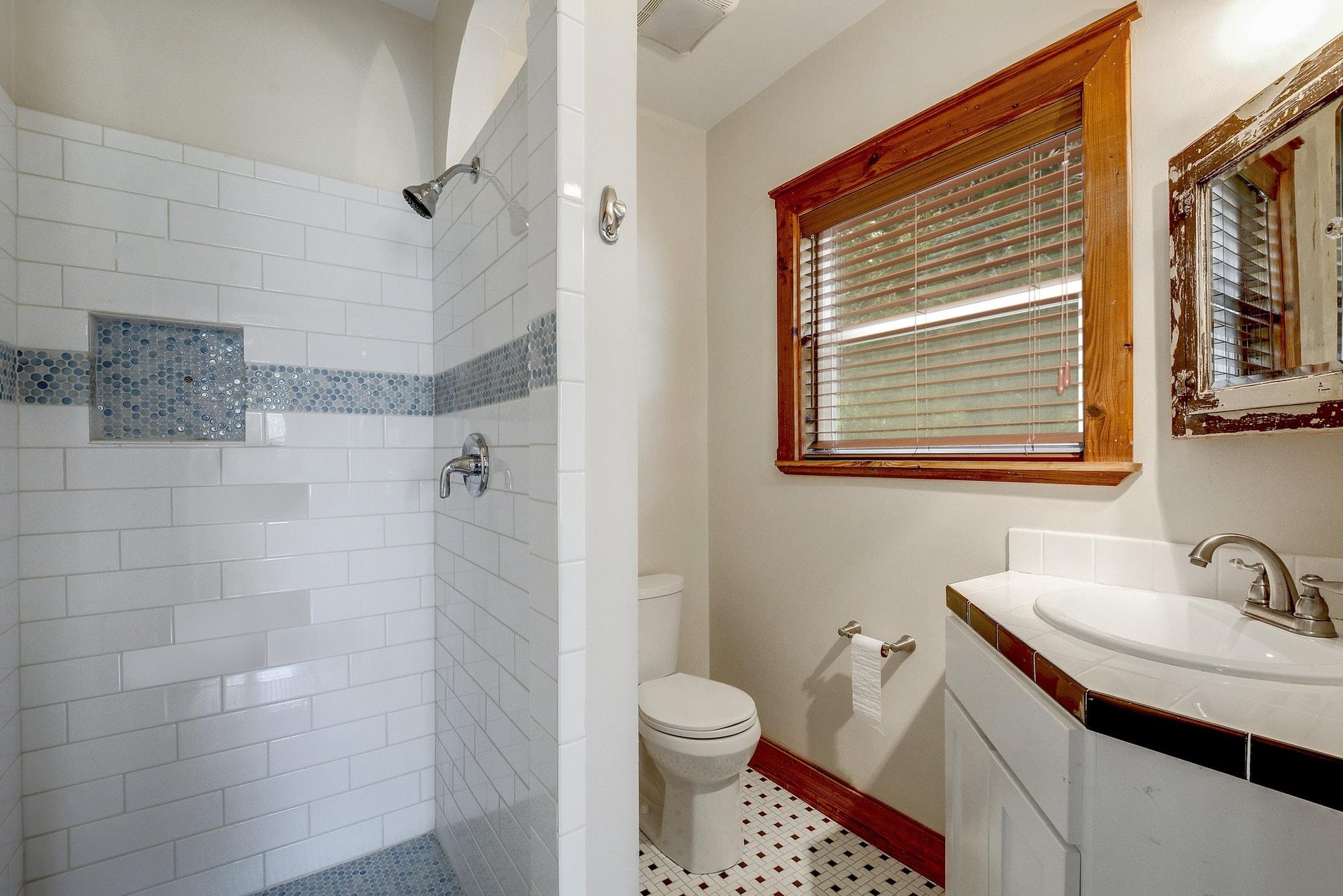 21300 Crestmont # B, Spicewood, TX 78669