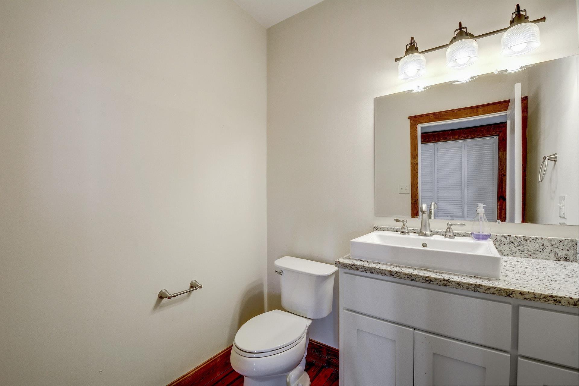 21300 Crestmont # B, Spicewood, TX 78669