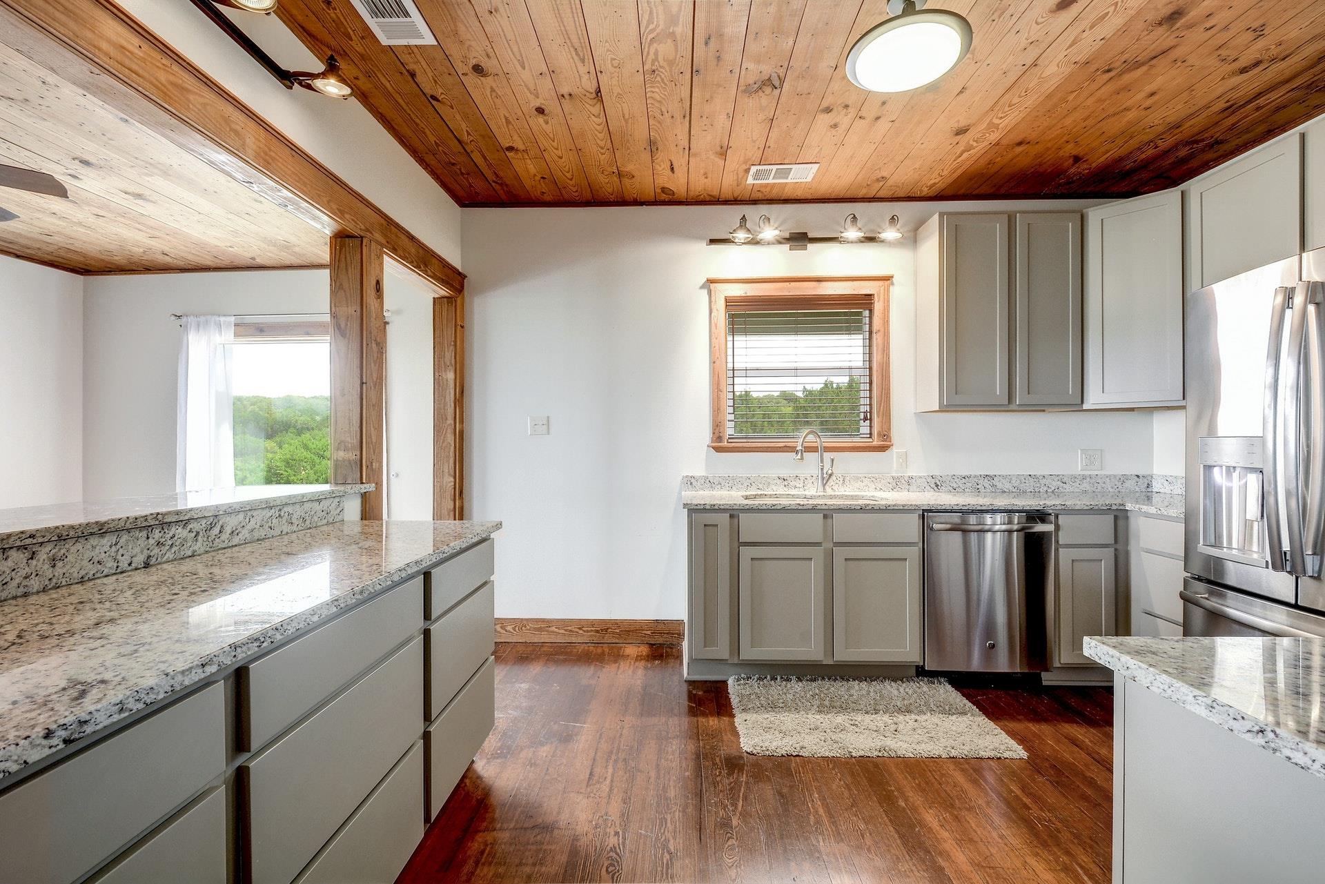 21300 Crestmont # B, Spicewood, TX 78669