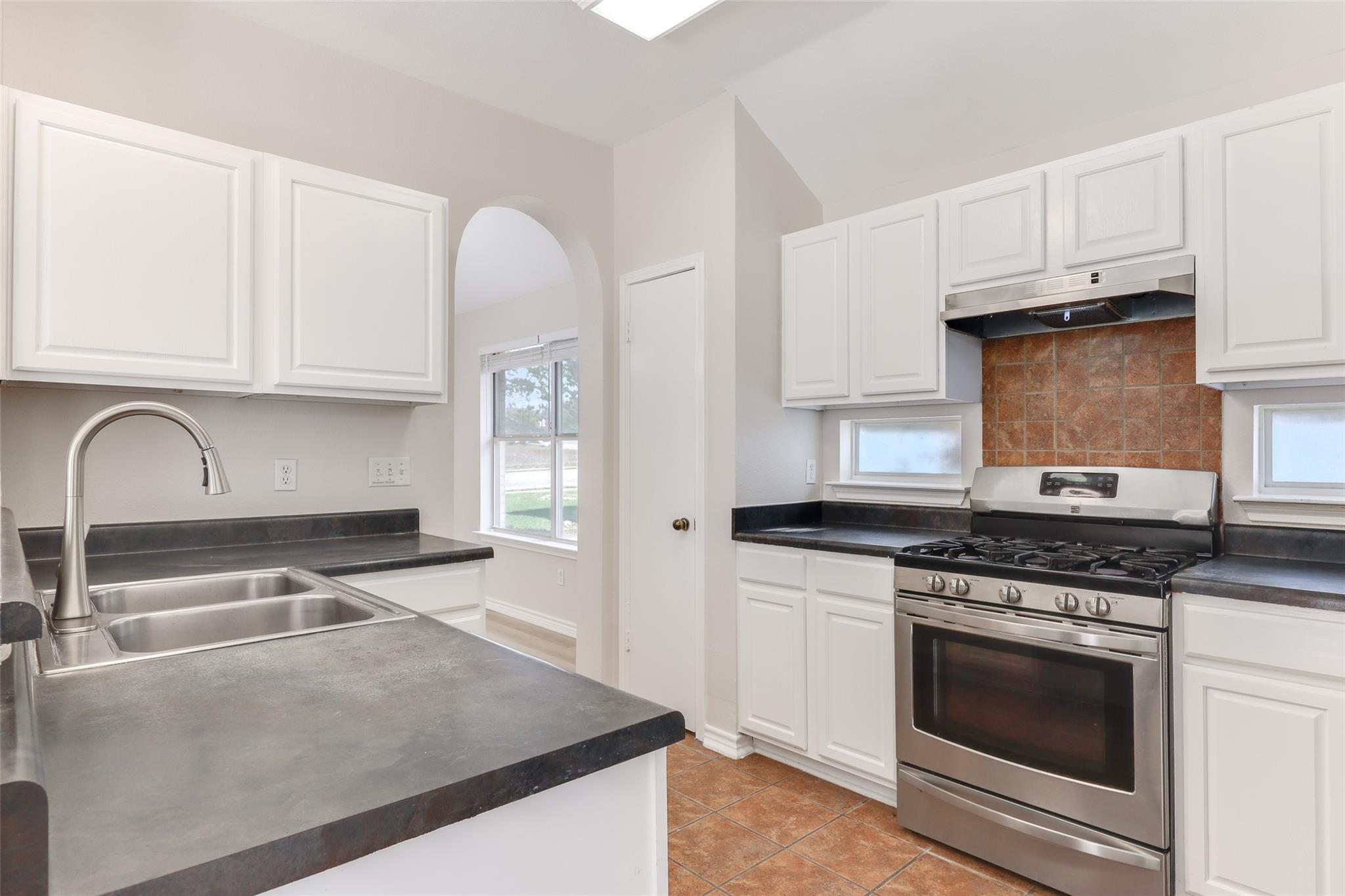 927 Picadilly Dr, Pflugerville, TX 78660